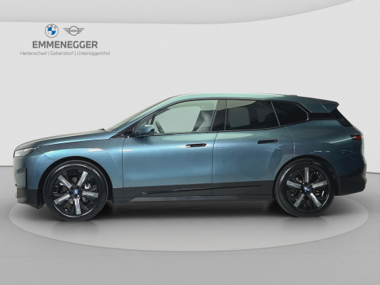 BMW iX xDrive40-showroom-element-1