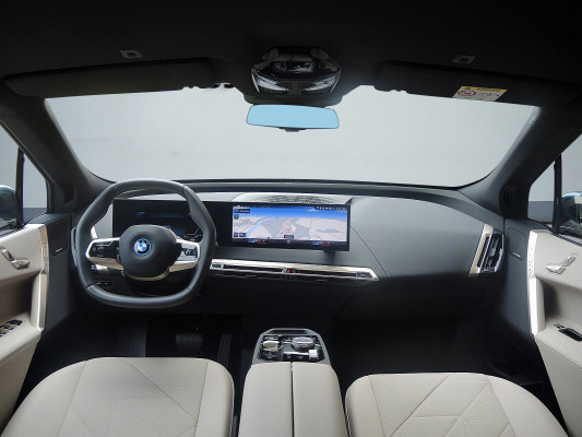 BMW iX xDrive40-image-4