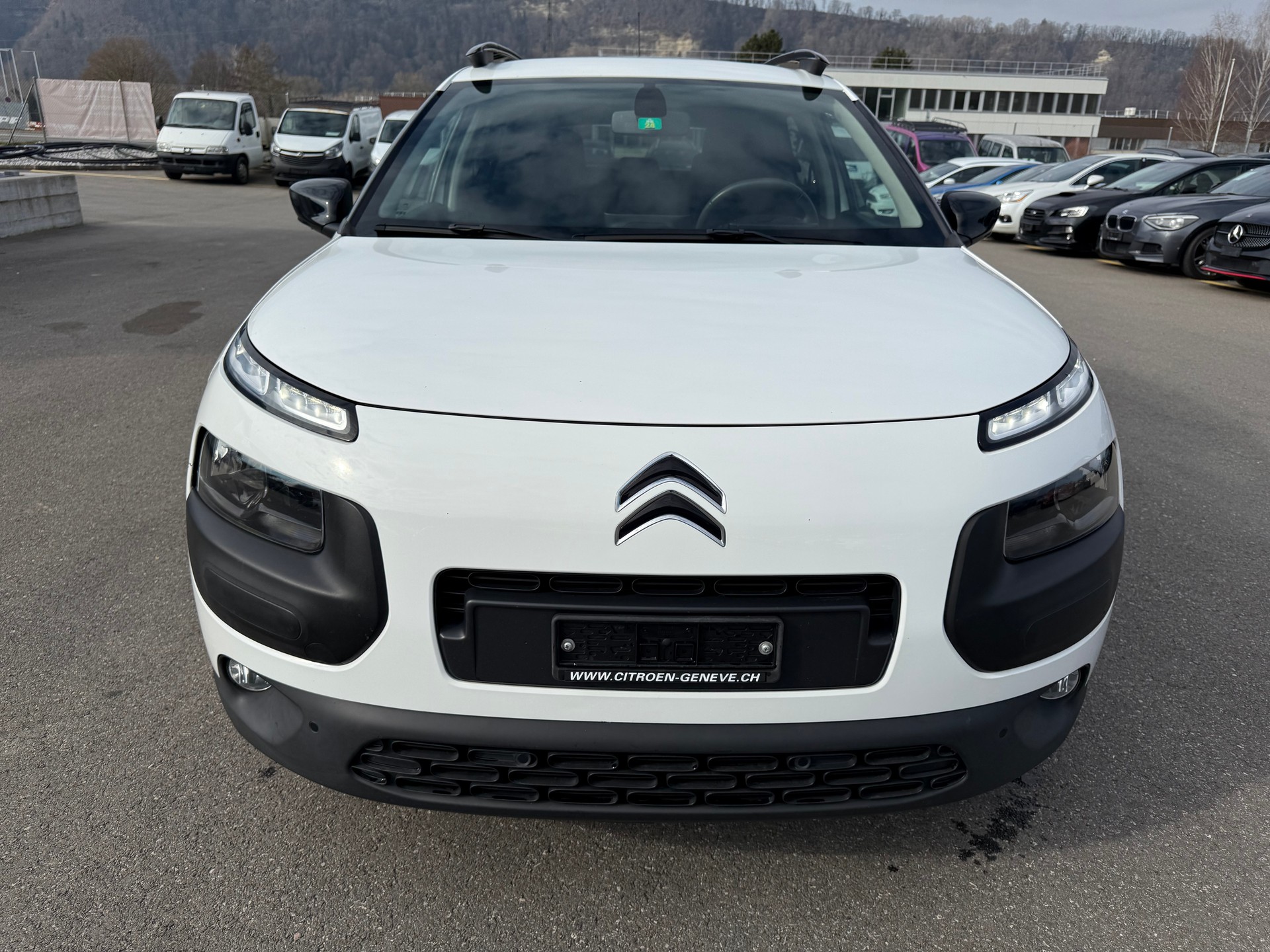 CITROEN C4 Cactus 1.2 e-THP Shine-image-7