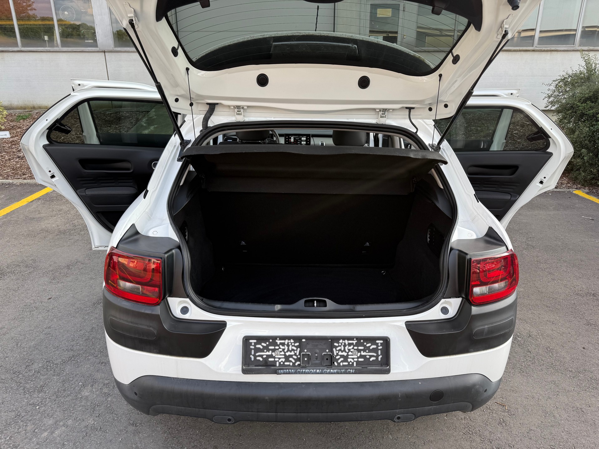 CITROEN C4 Cactus 1.2 e-THP Shine-image-26
