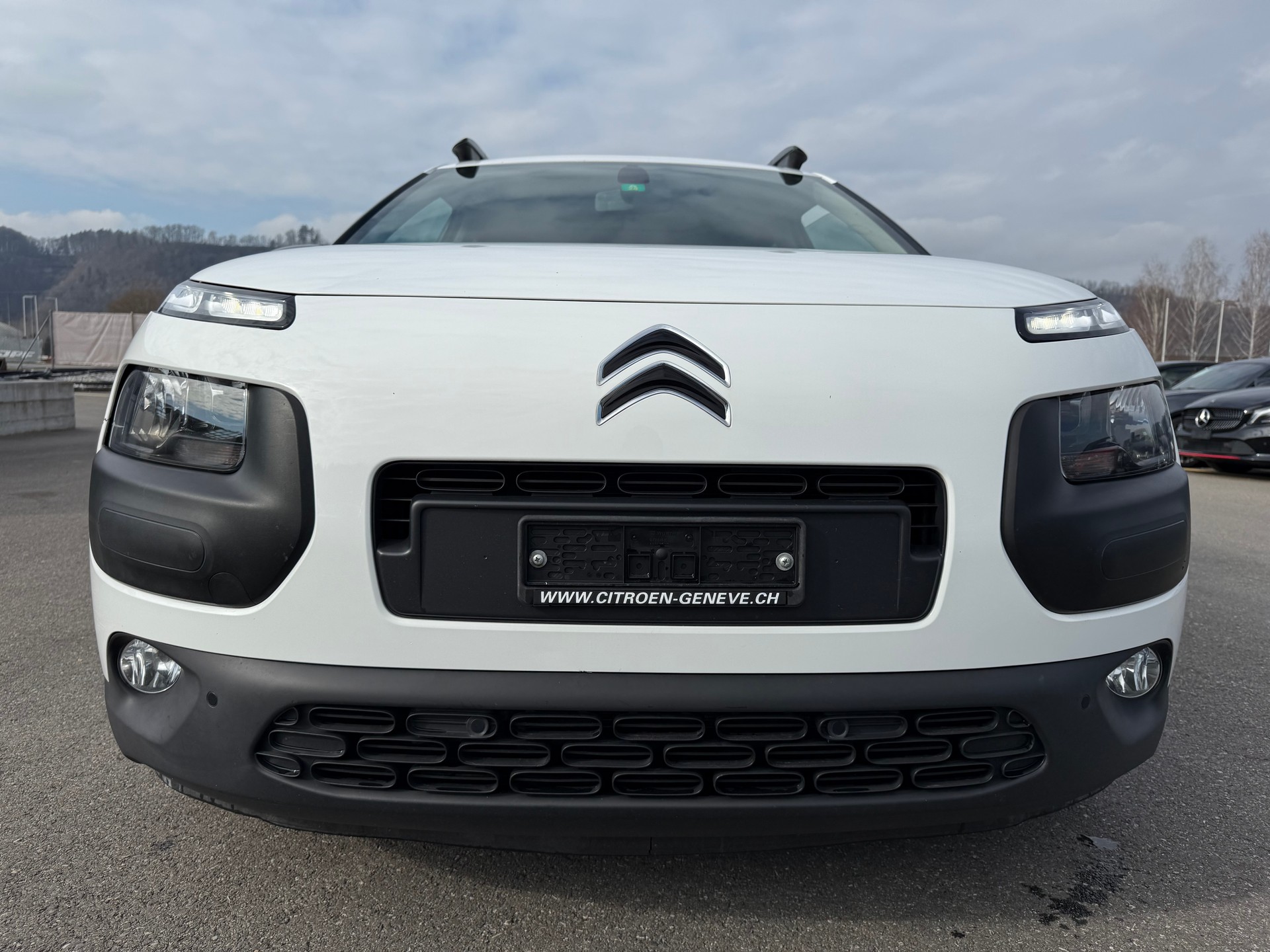 CITROEN C4 Cactus 1.2 e-THP Shine-image-6