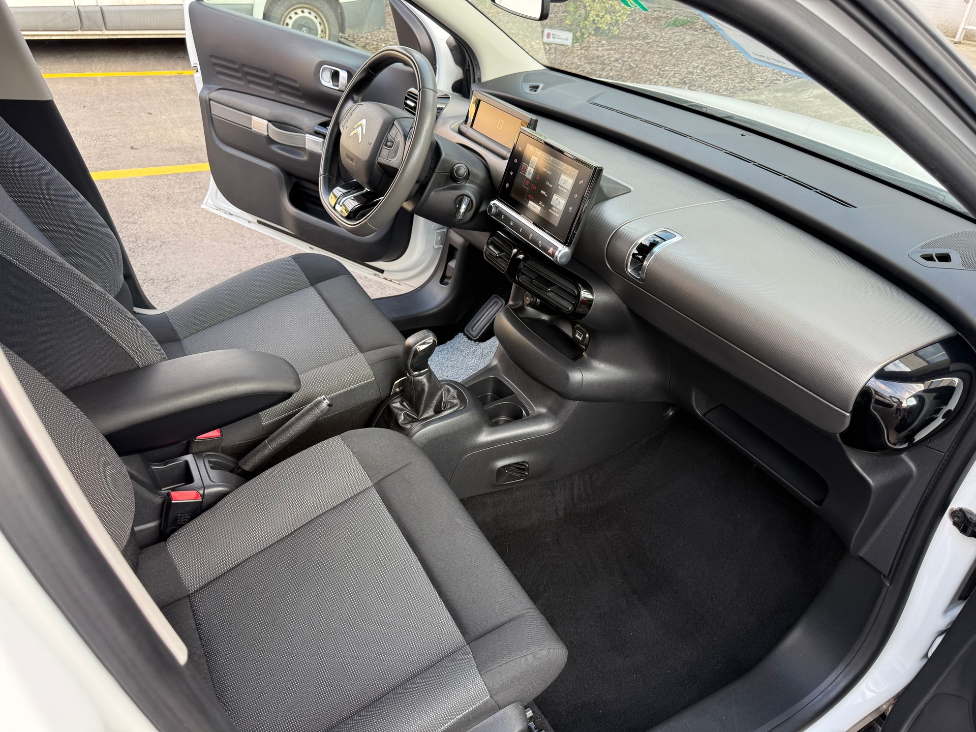 CITROEN C4 Cactus 1.2 e-THP Shine-image-22