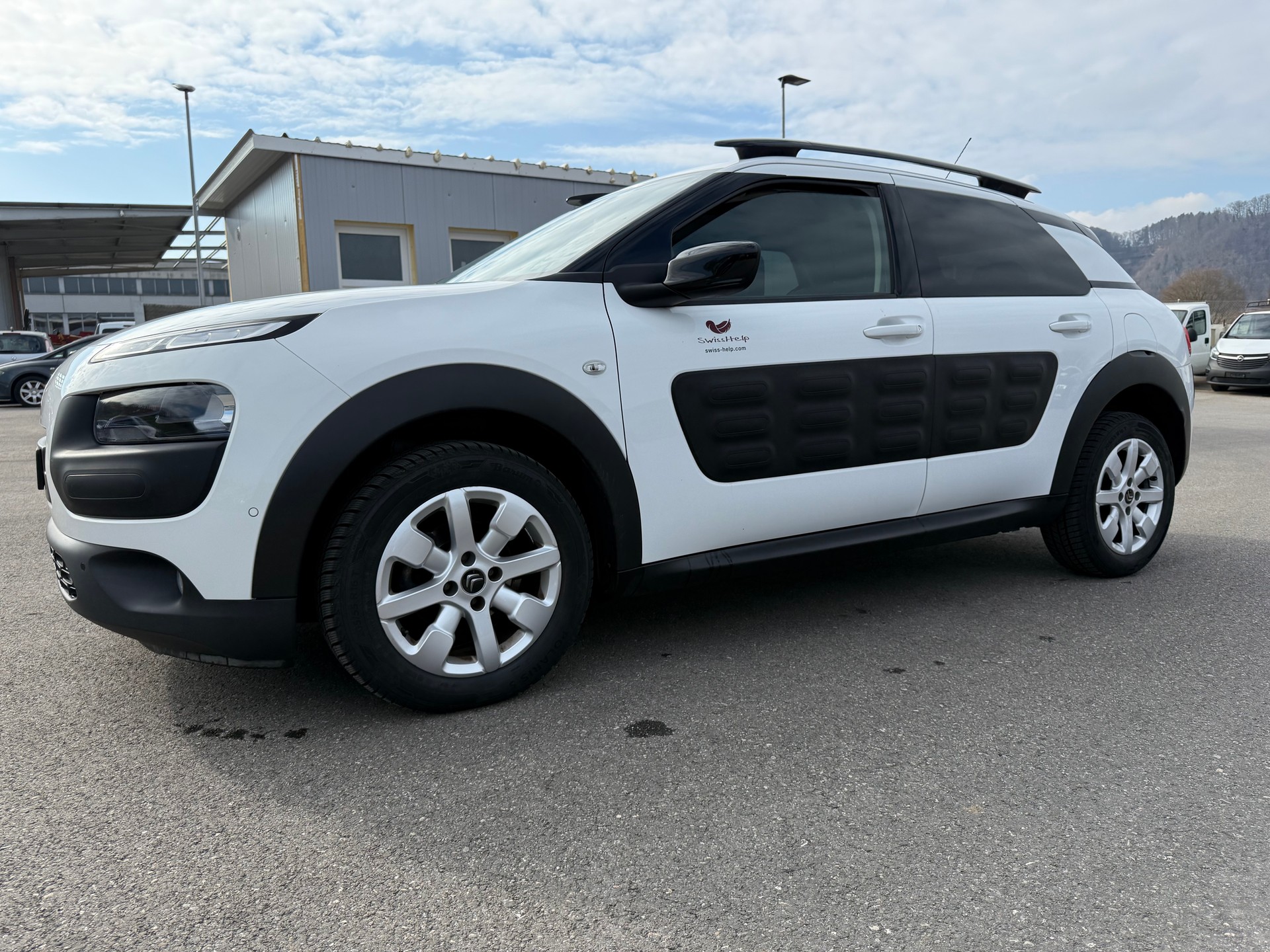 CITROEN C4 Cactus 1.2 e-THP Shine-image-4