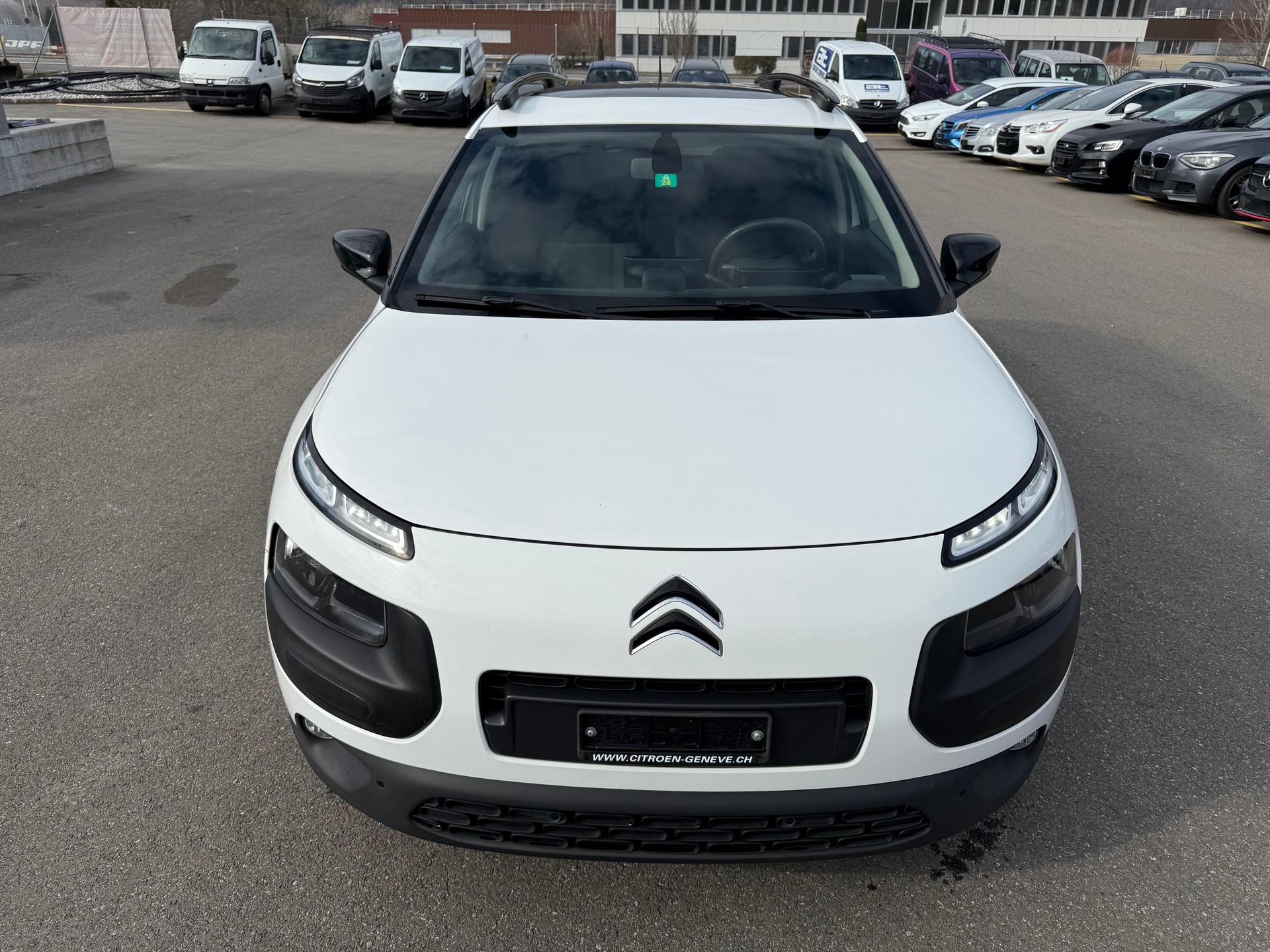 CITROEN C4 Cactus 1.2 e-THP Shine-image-8
