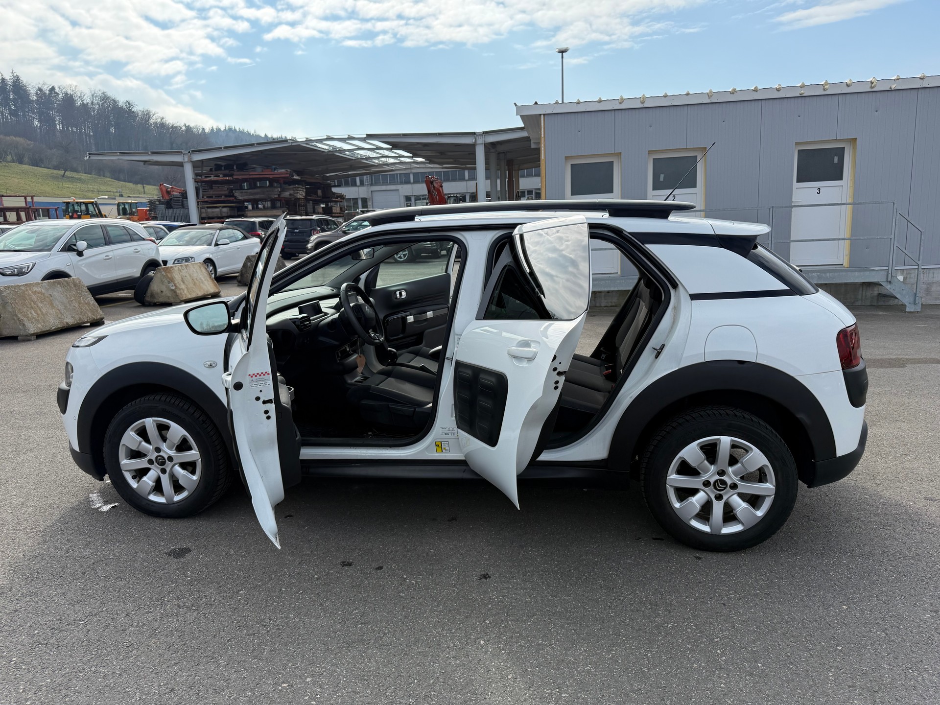 CITROEN C4 Cactus 1.2 e-THP Shine-image-0