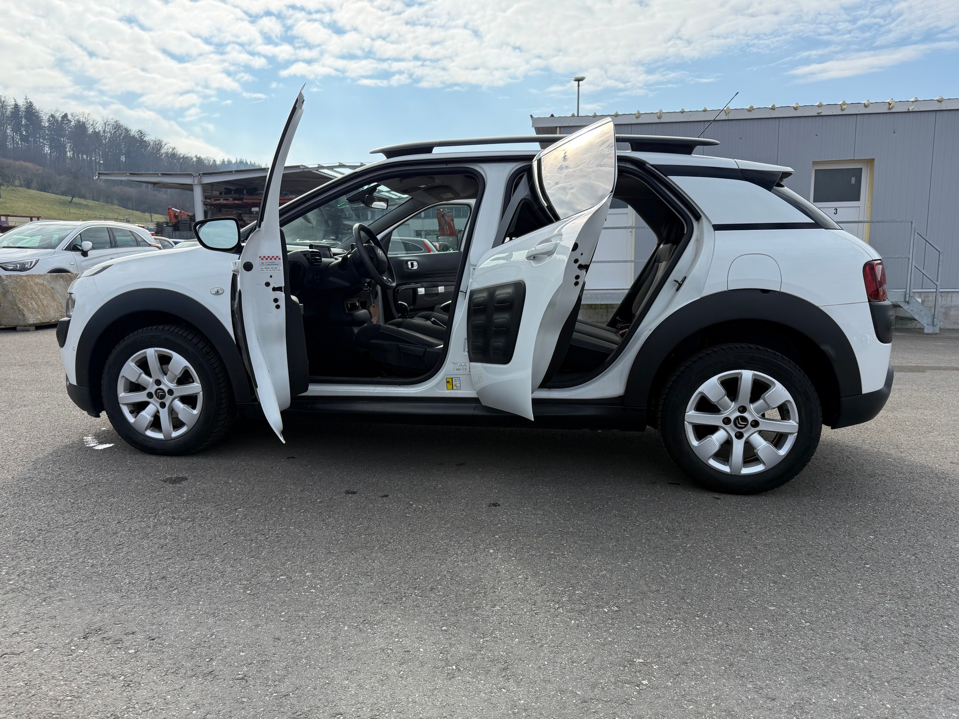 CITROEN C4 Cactus 1.2 e-THP Shine-image-1