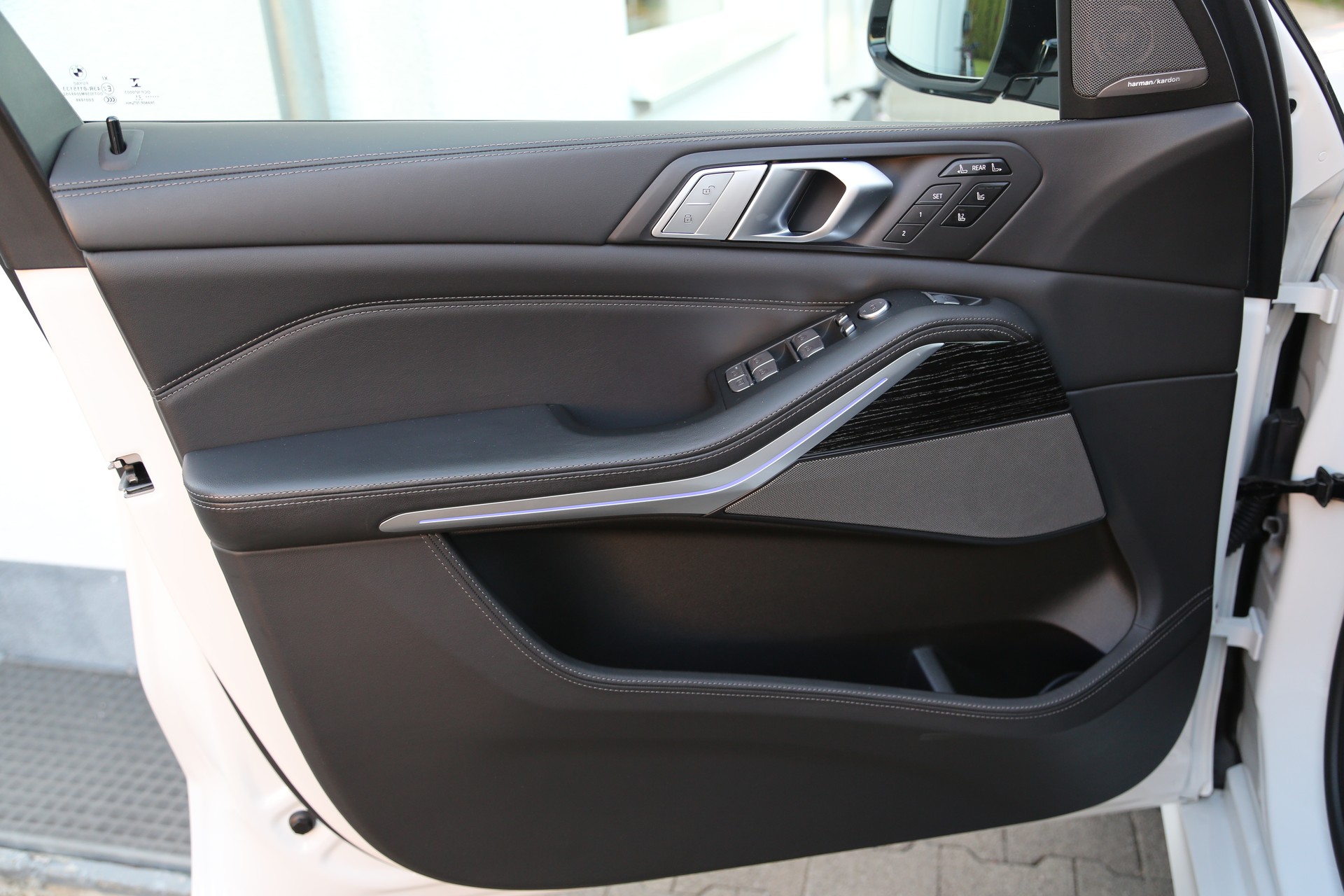 BMW X7 xDrive 48V 40i Steptronic-image-14
