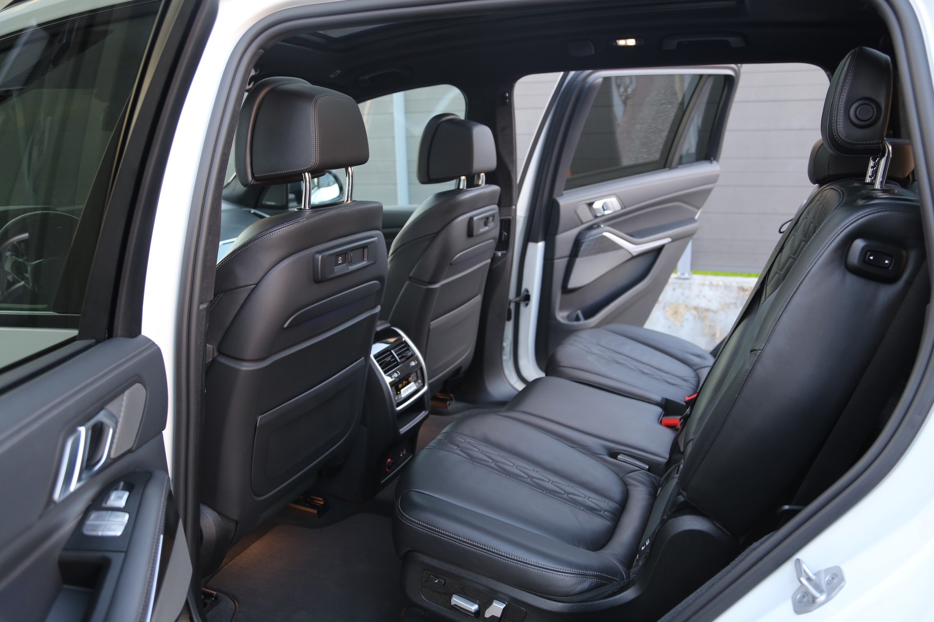 BMW X7 xDrive 48V 40i Steptronic-image-11