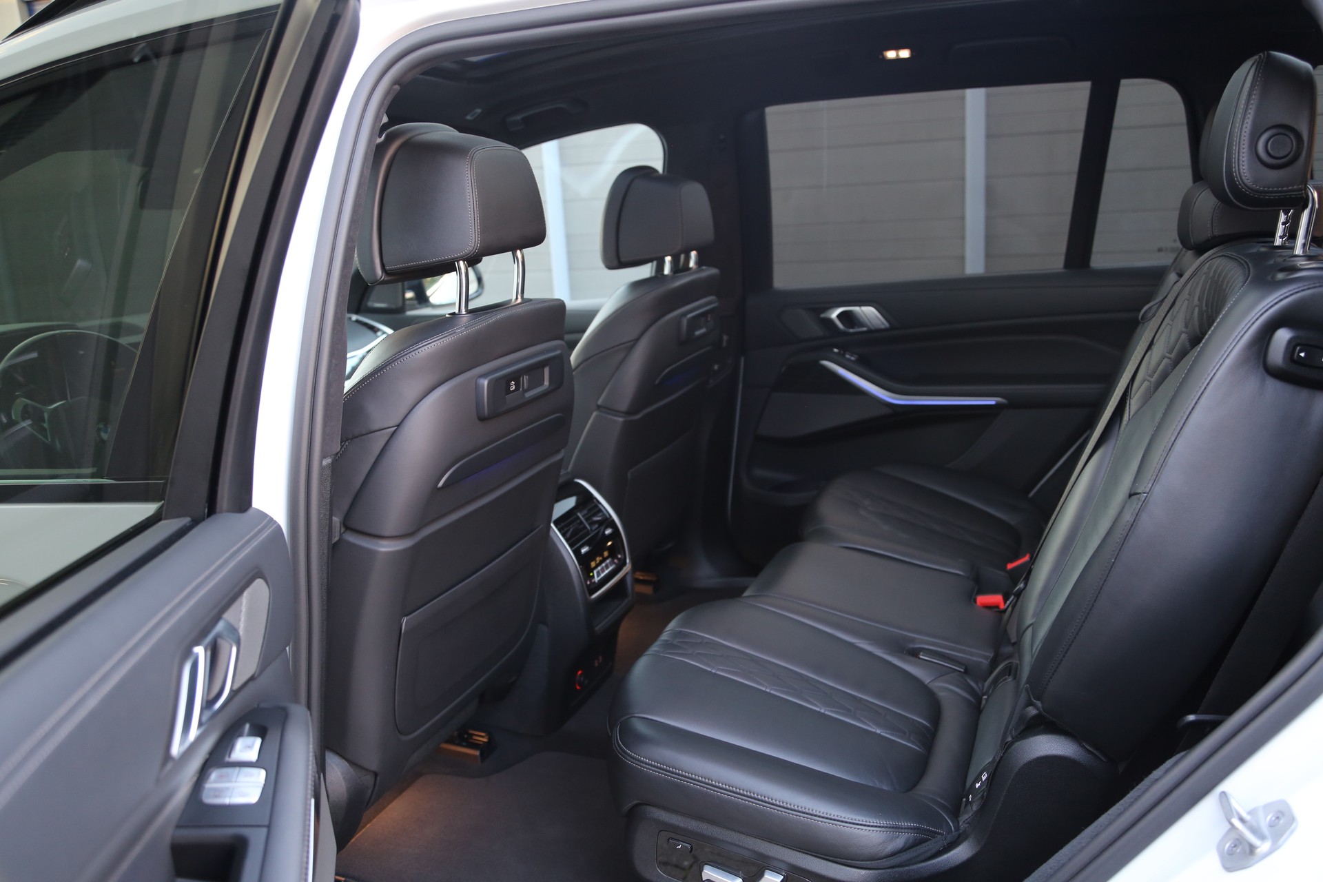 BMW X7 xDrive 48V 40i Steptronic-image-12