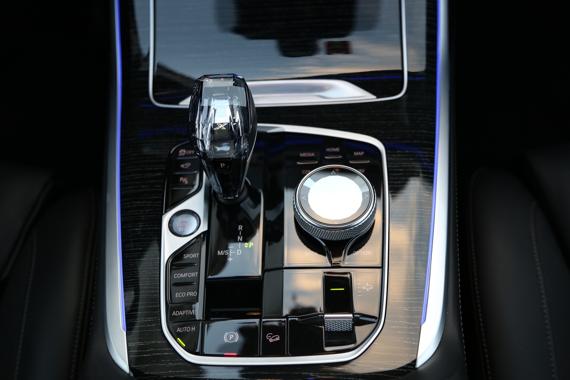 BMW X7 xDrive 48V 40i Steptronic-image-21