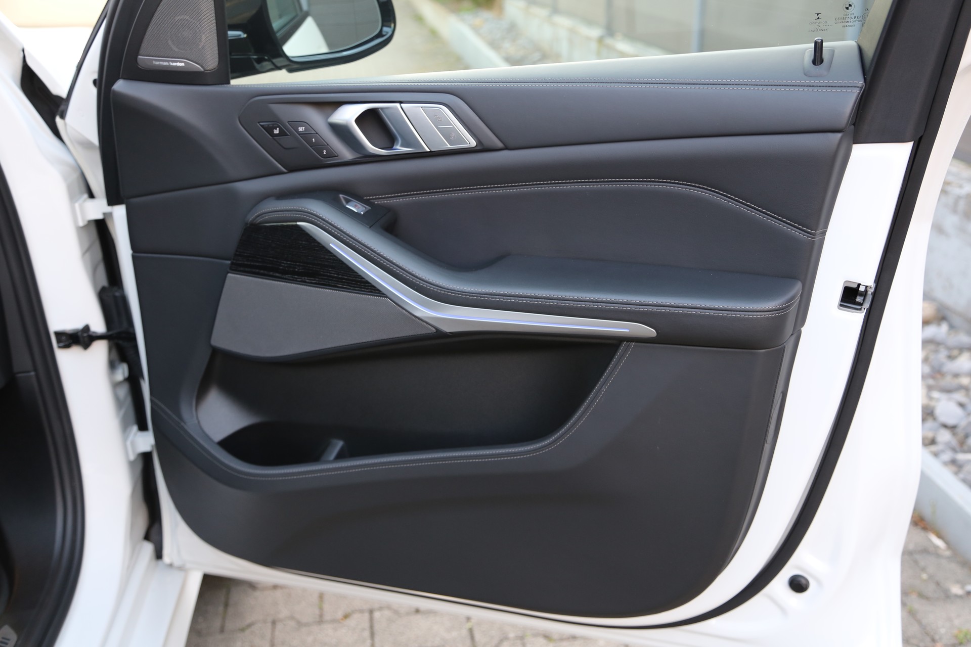 BMW X7 xDrive 48V 40i Steptronic-image-15