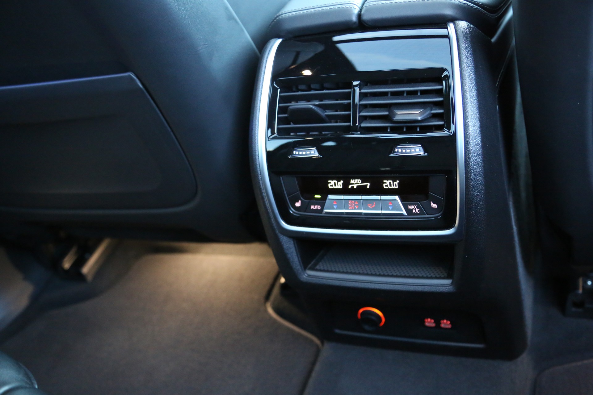 BMW X7 xDrive 48V 40i Steptronic-image-26