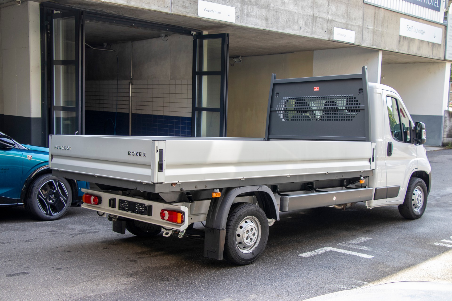 PEUGEOT Boxer Pick-Up 335 L3 2.2 BlueHDi 140-image-2