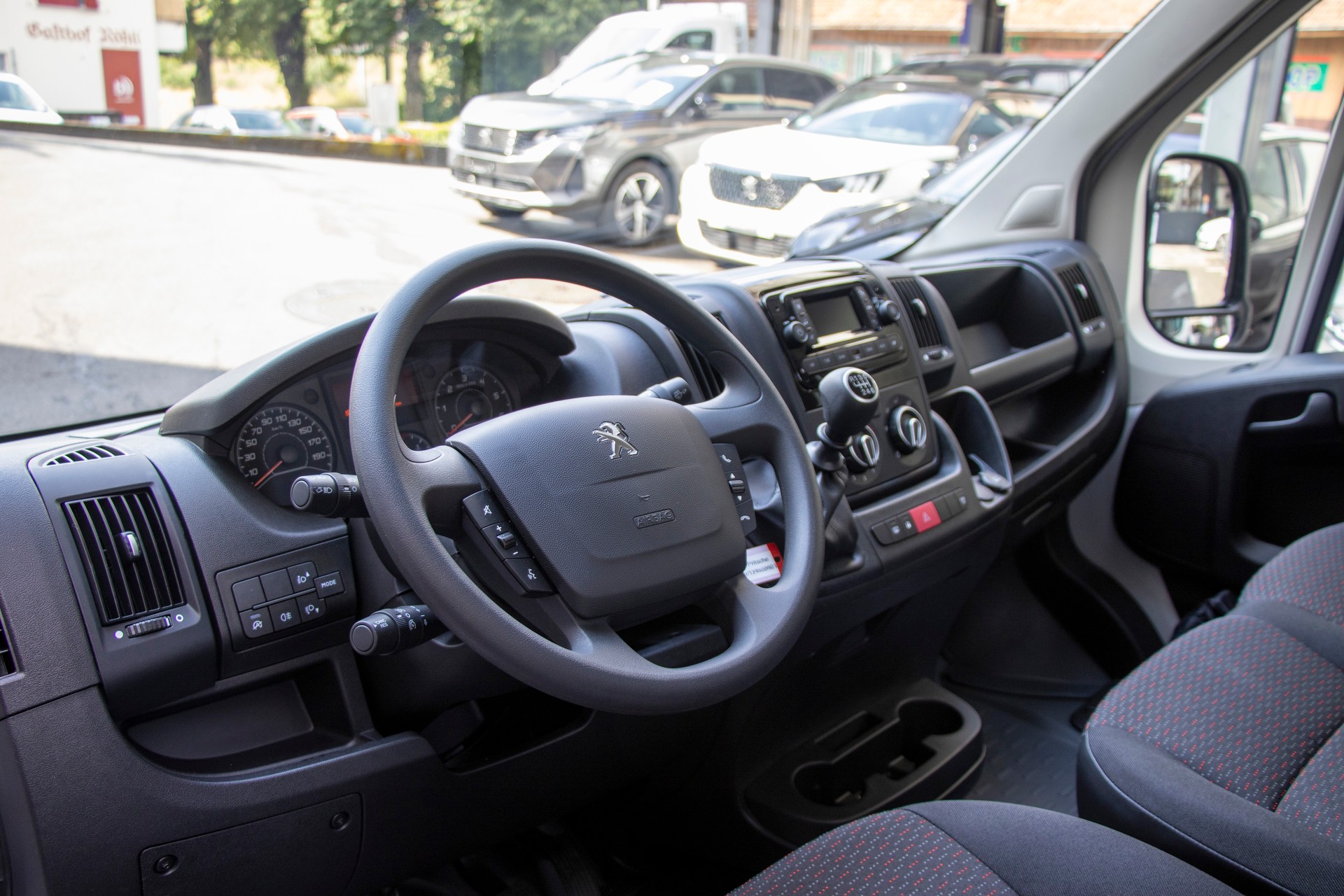 PEUGEOT Boxer Pick-Up 335 L3 2.2 BlueHDi 140-image-5