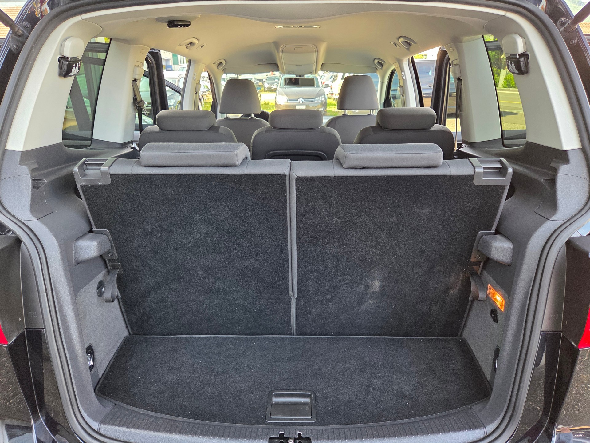VW Touran 1.4 TSI Comfortline Ausführung 7 Sitzplätze-image-12
