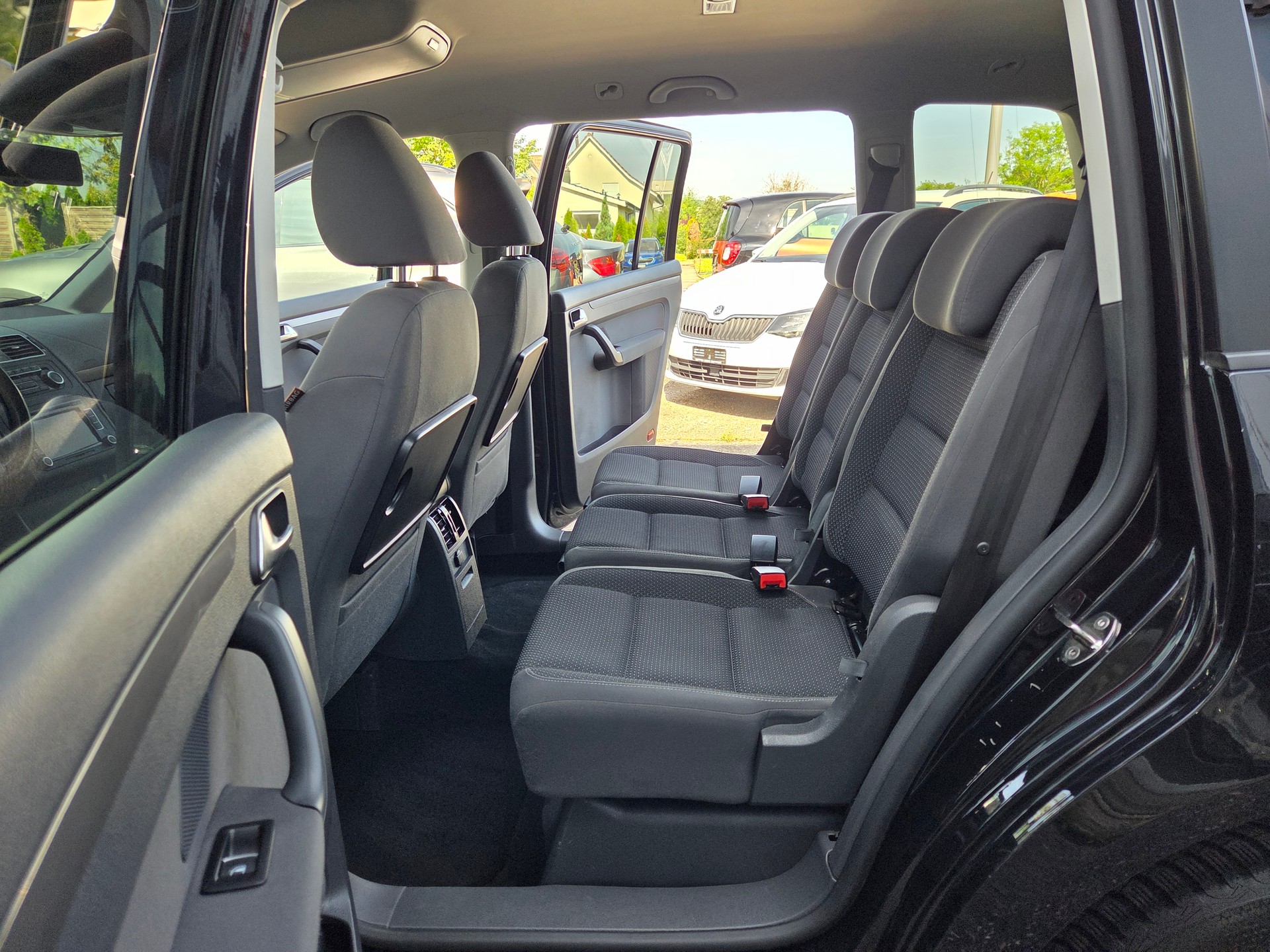 VW Touran 1.4 TSI Comfortline Ausführung 7 Sitzplätze-image-8