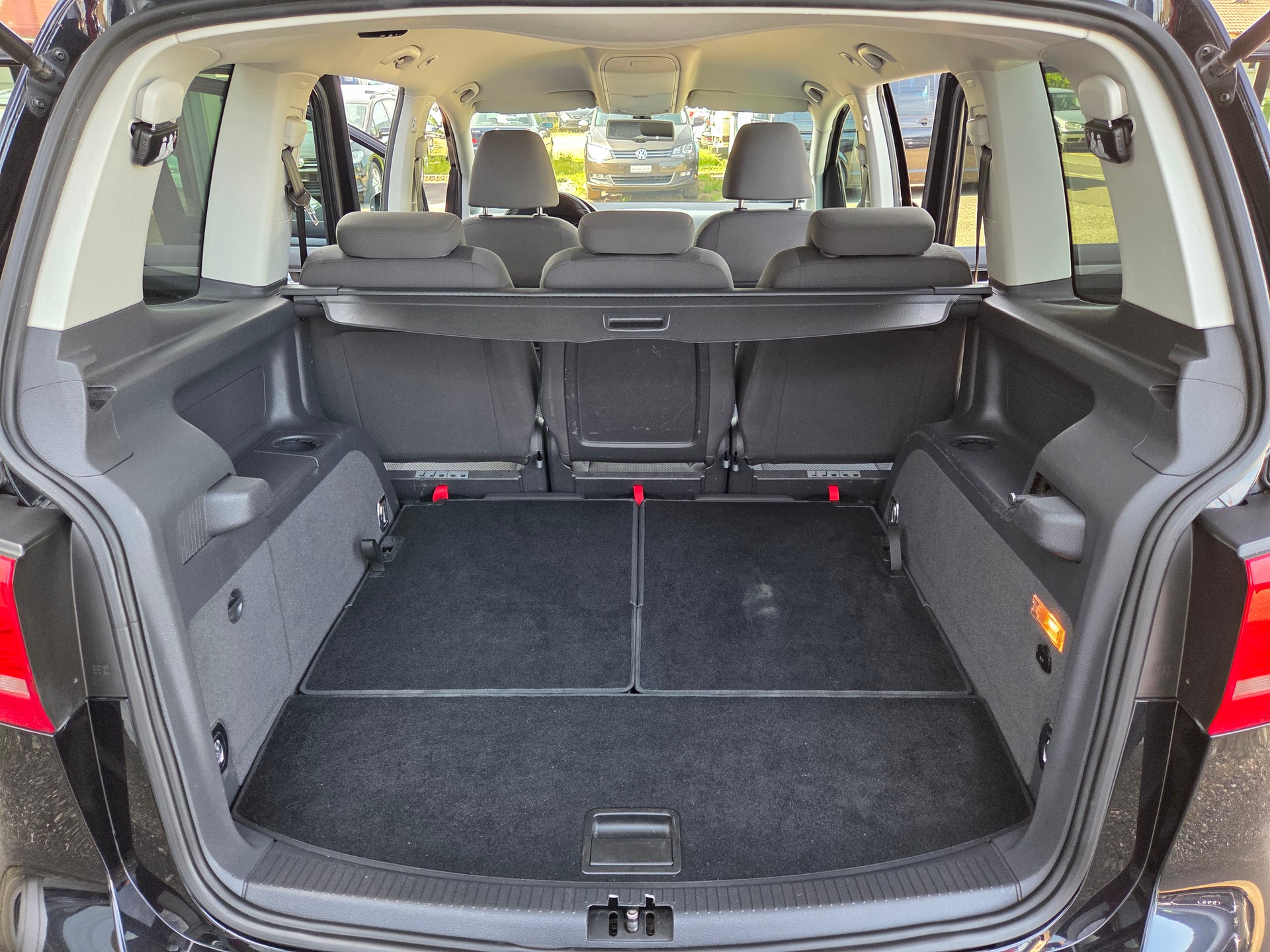 VW Touran 1.4 TSI Comfortline Ausführung 7 Sitzplätze-image-13