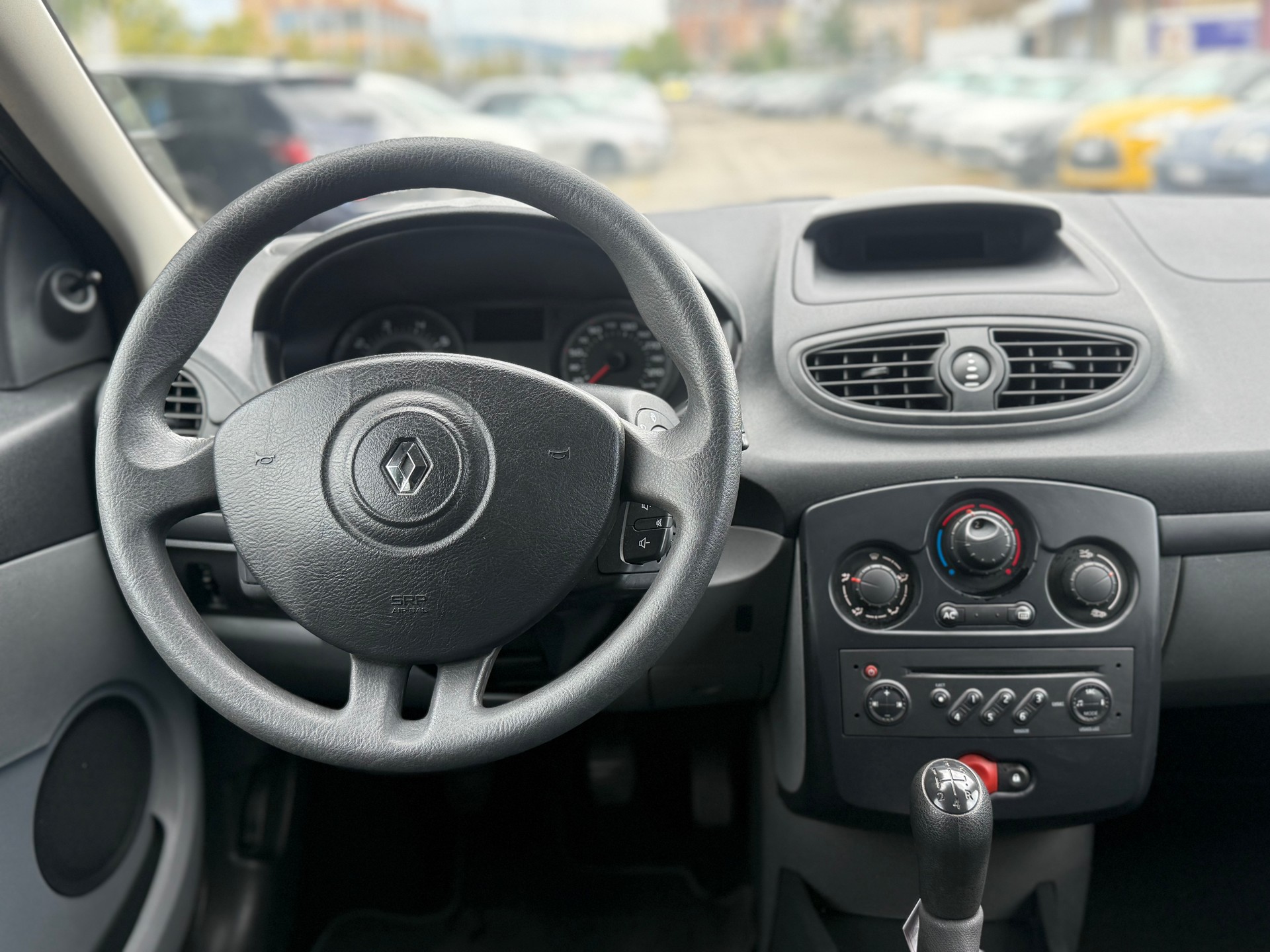 RENAULT Clio 1.2 16V Expression-image-10