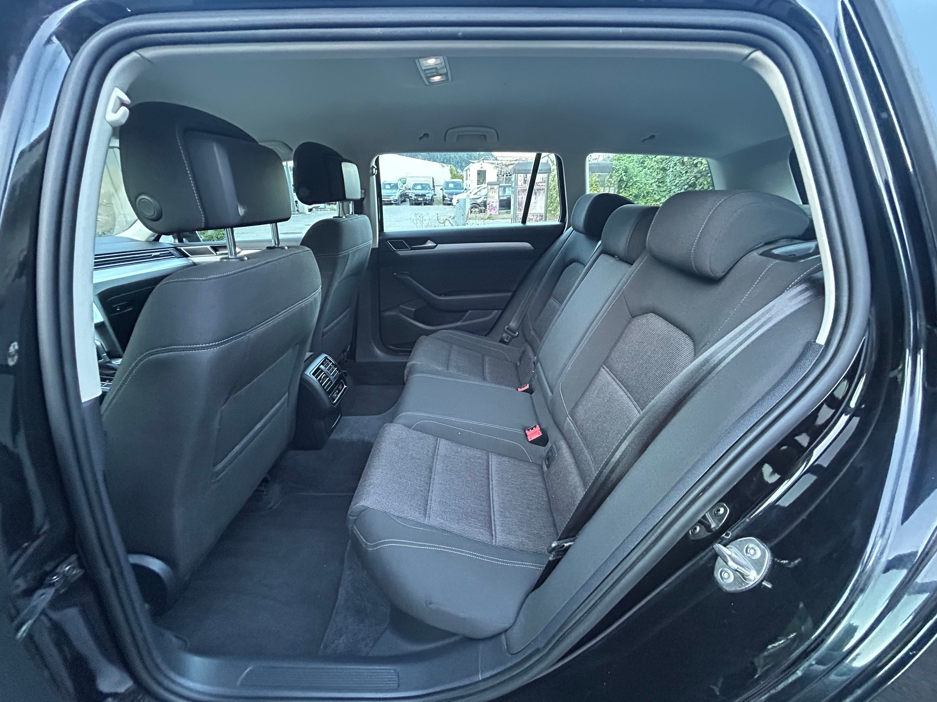VW Passat Variant 2.0 TDI BMT Comfortline DSG-image-11