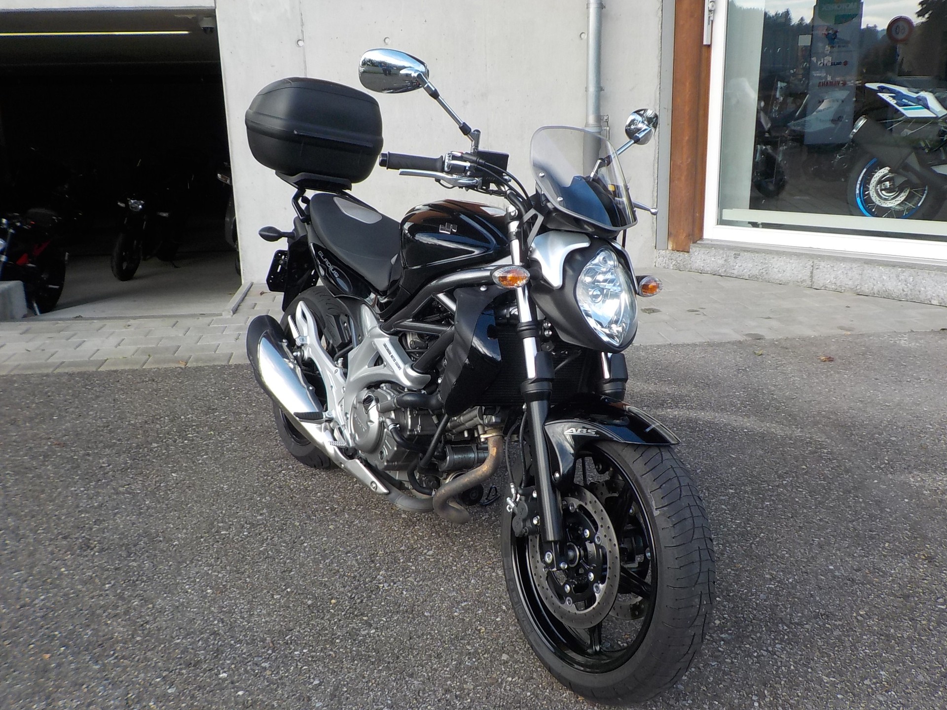 SUZUKI SFV 650 Gladius ABS-image-1