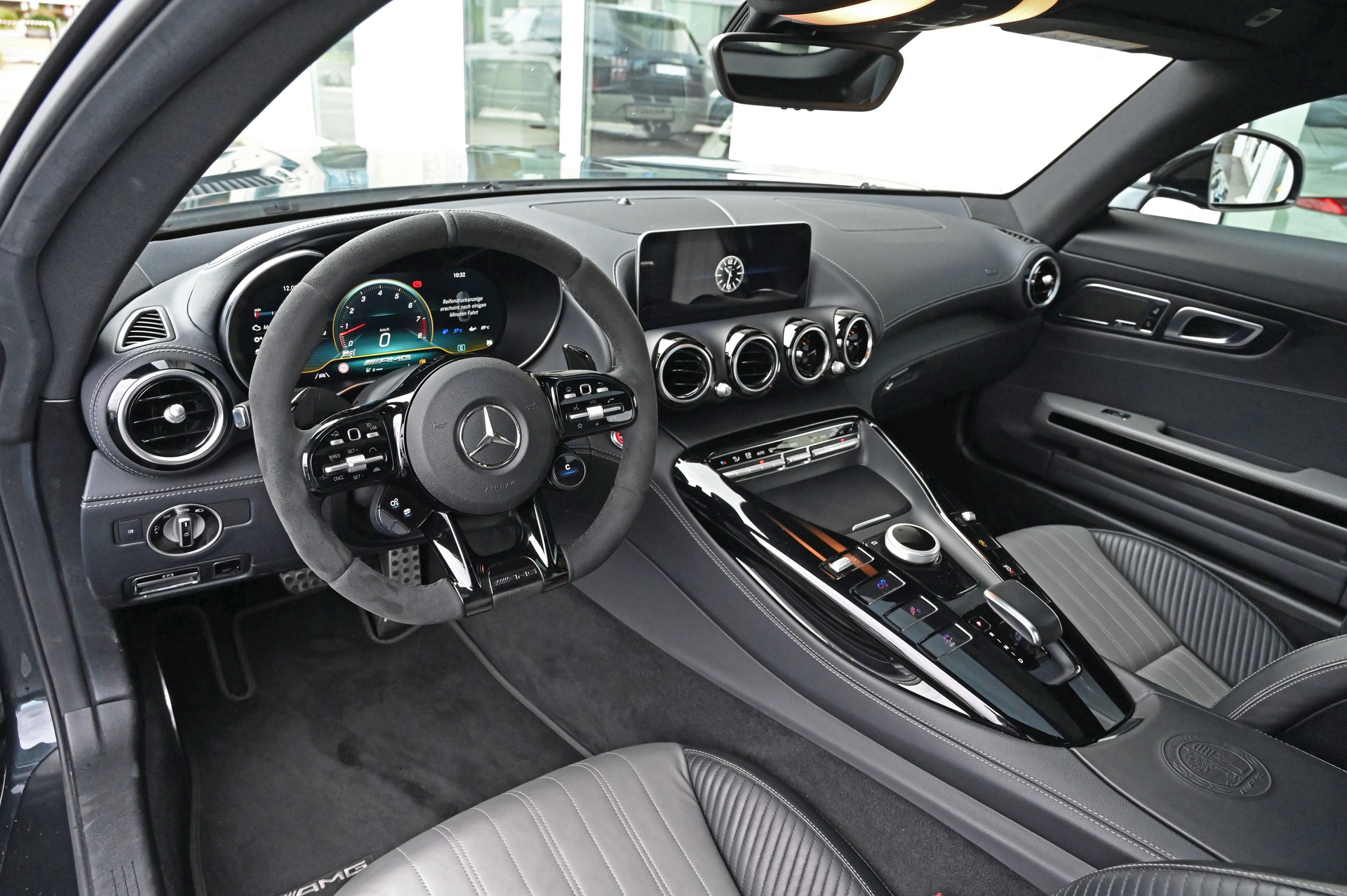 MERCEDES-BENZ AMG GT C Speedshift DCT-image-13