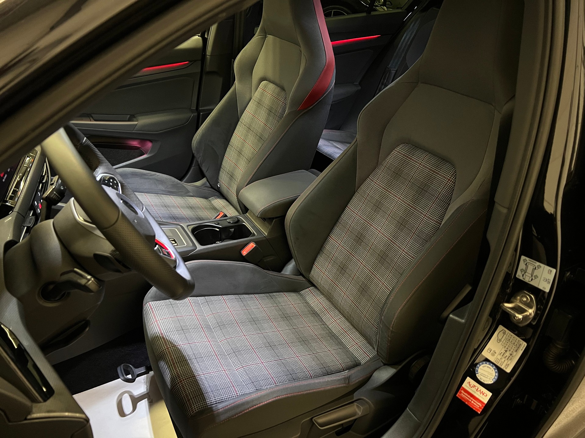 VW Golf 2.0 TSI GTI DSG-image-16