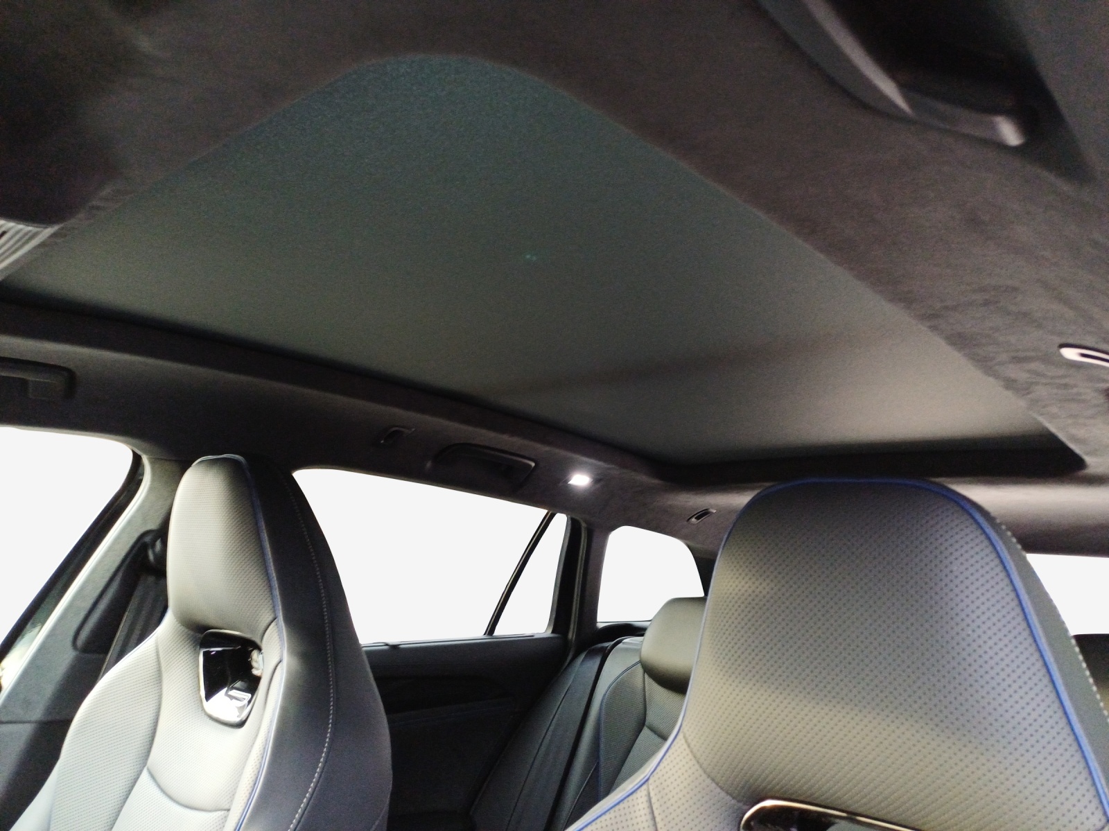 VW Passat Variant 2.0 TDI evo R-Line 4 Motion DSG-image-14