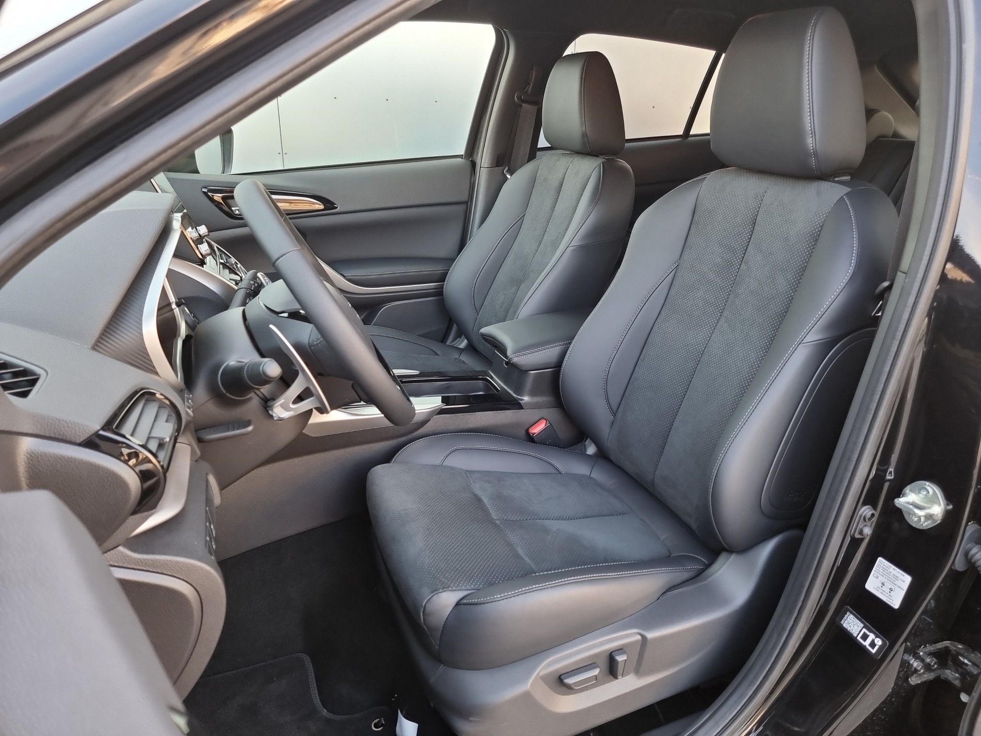 MITSUBISHI Eclipse Cross 2.4 PHEV Intense 4x4-image-10