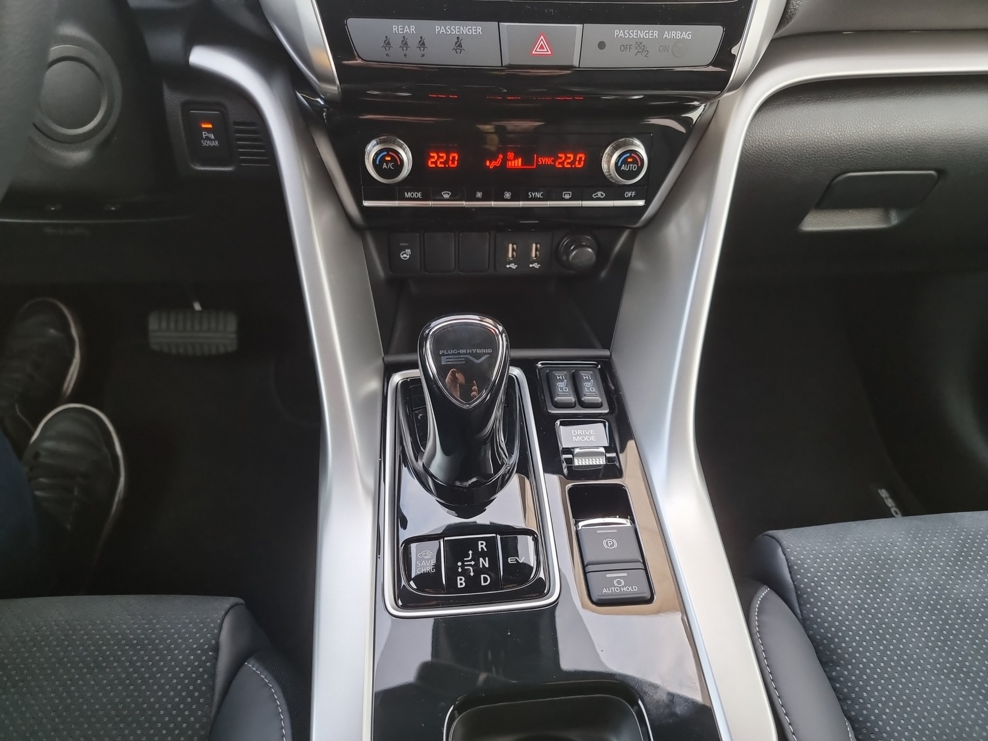 MITSUBISHI Eclipse Cross 2.4 PHEV Intense 4x4-image-8