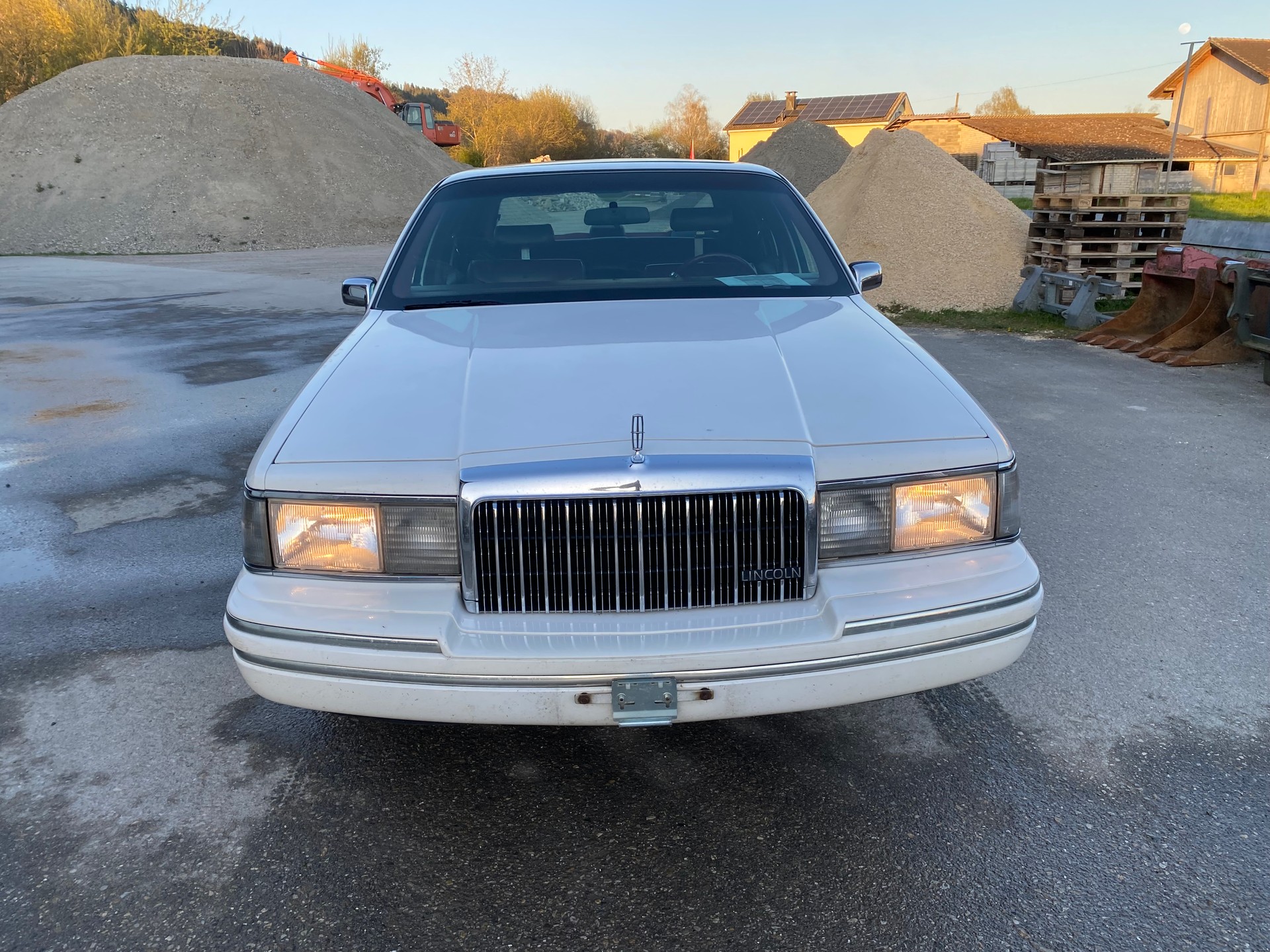 LINCOLN Lincoln Town Car