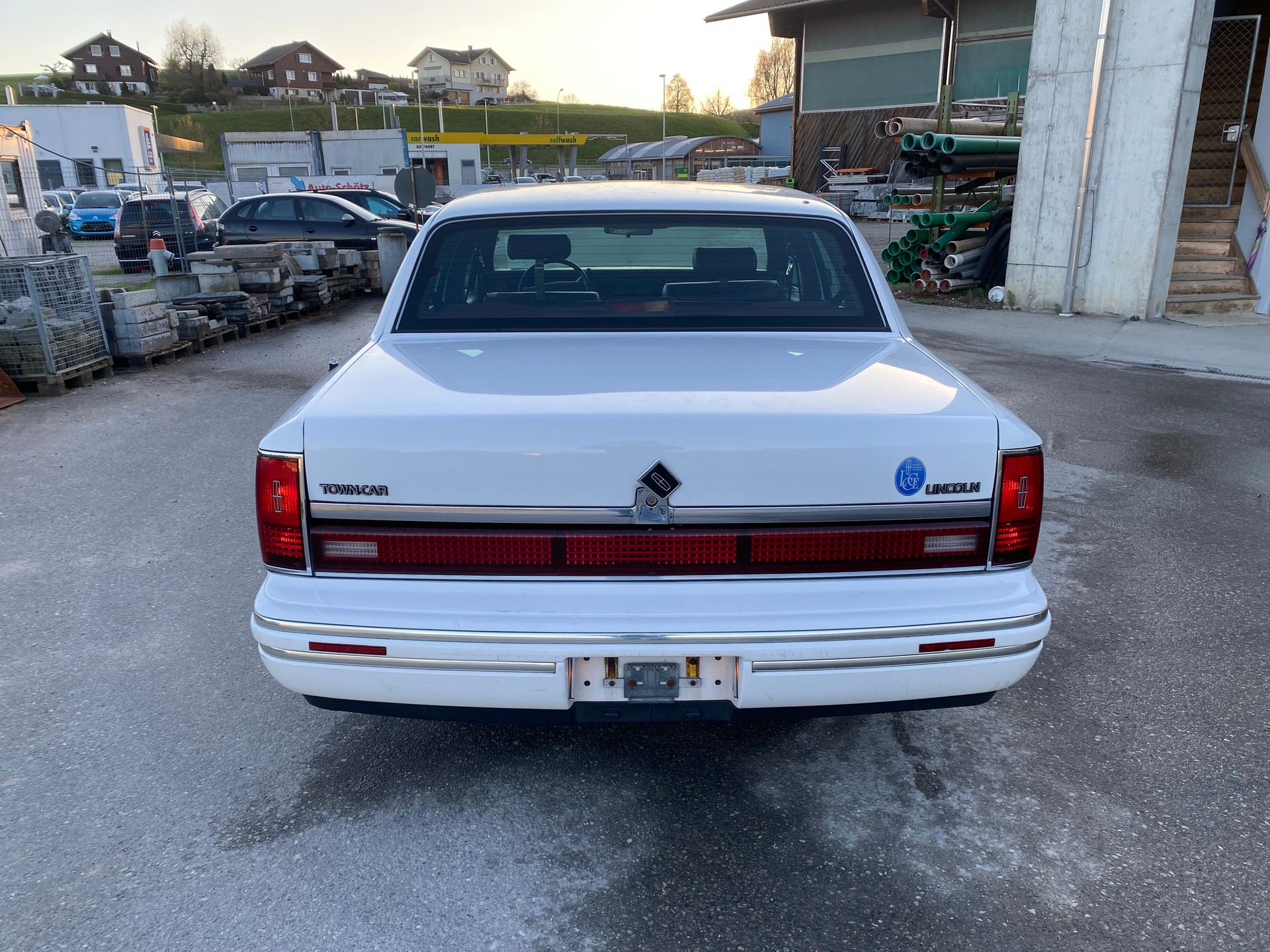 LINCOLN Lincoln Town Car-image-5