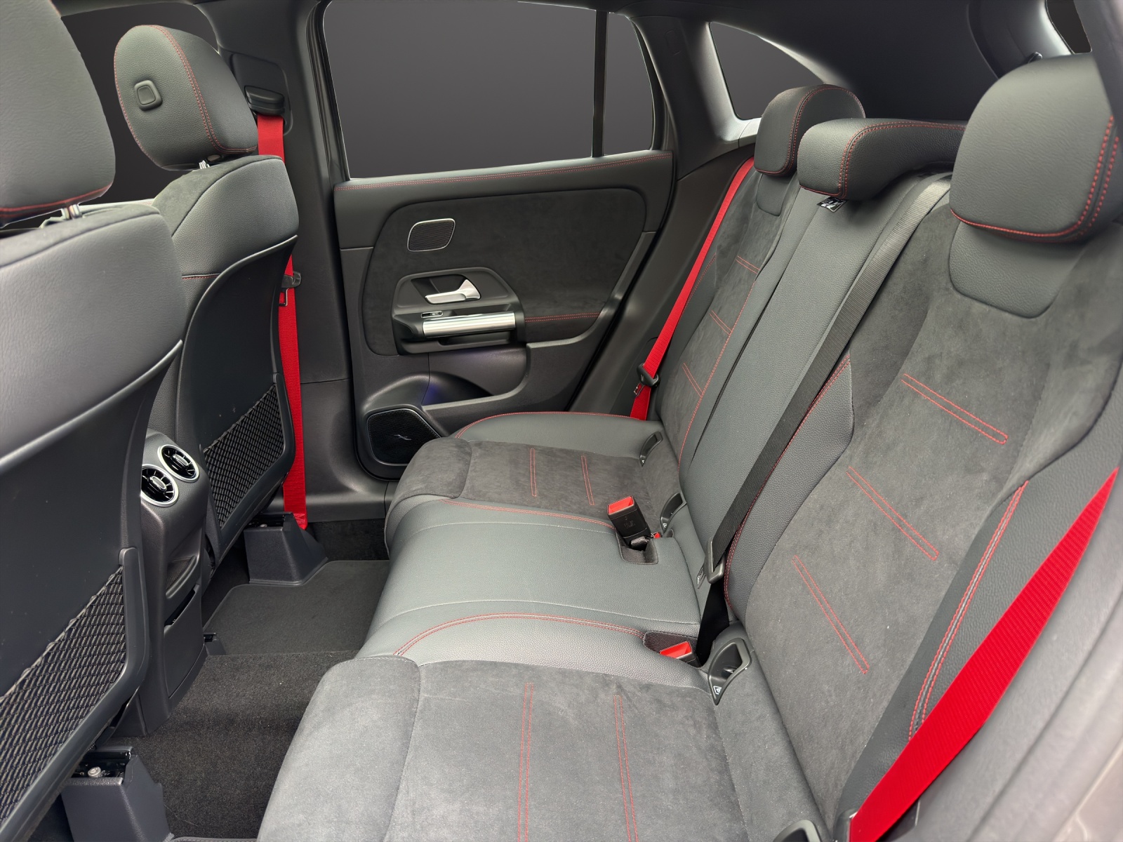MERCEDES-BENZ GLA AMG 35 4Matic 8G-DCT-image-11
