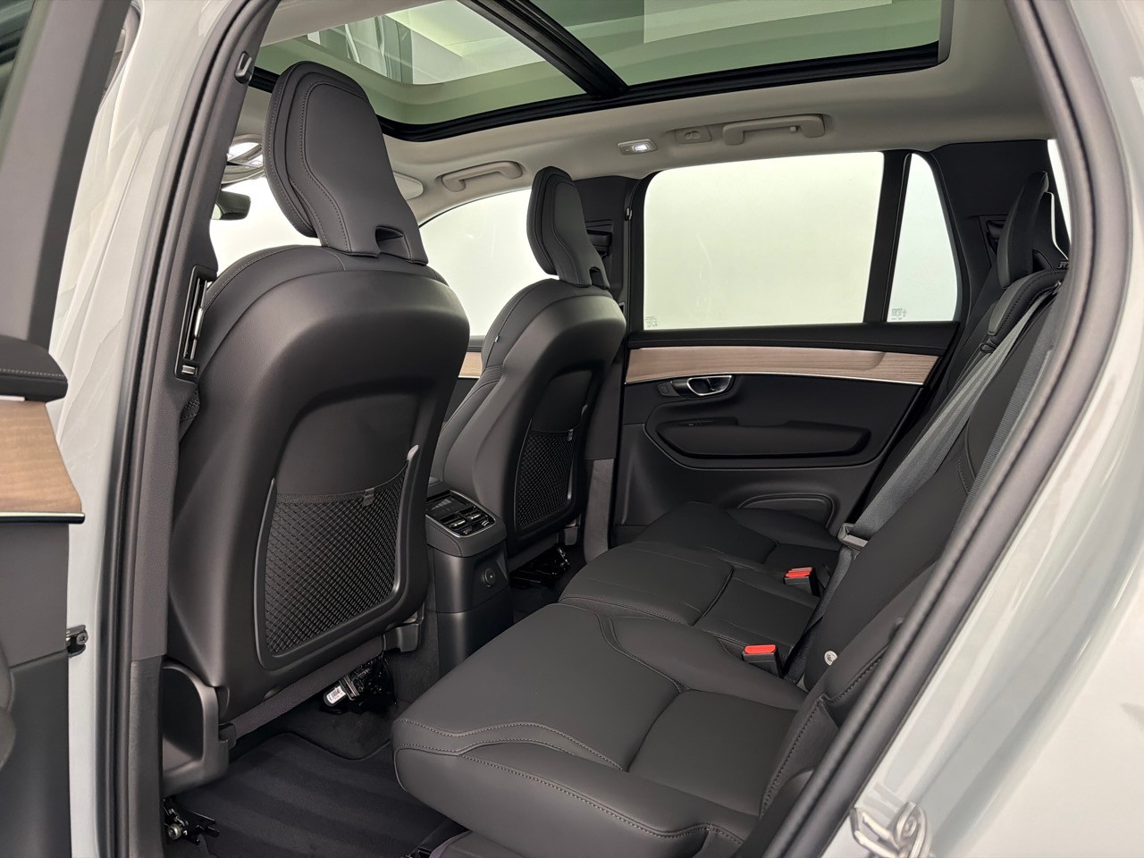 VOLVO XC90 T8 eAWD Plus Bright-image-5
