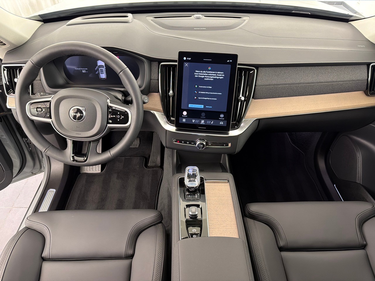 VOLVO XC90 T8 eAWD Plus Bright-image-6