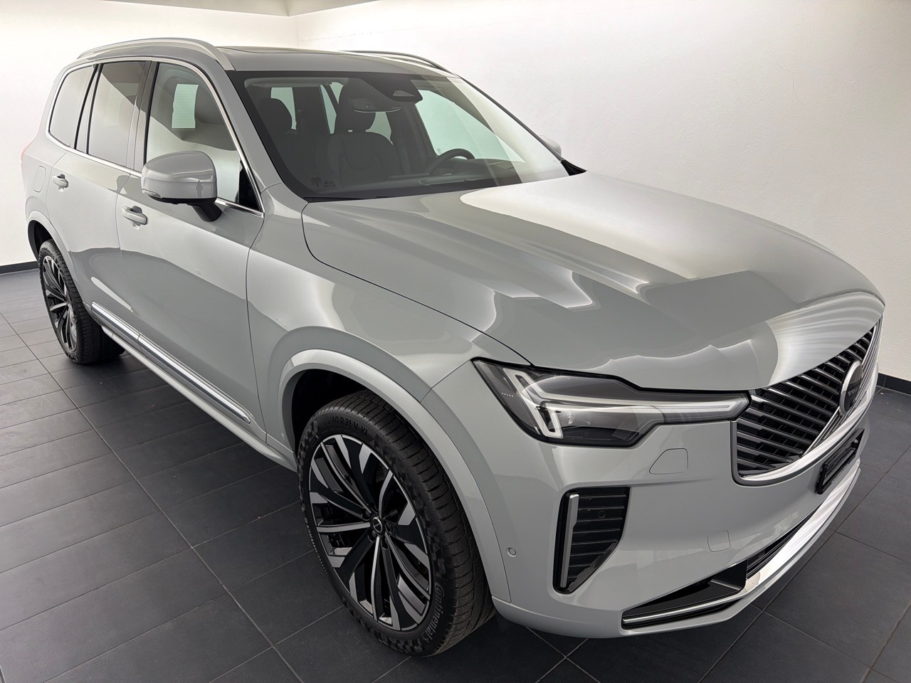 VOLVO XC90 T8 eAWD Plus Bright-image-3