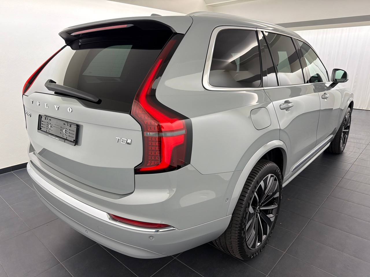 VOLVO XC90 T8 eAWD Plus Bright-image-2