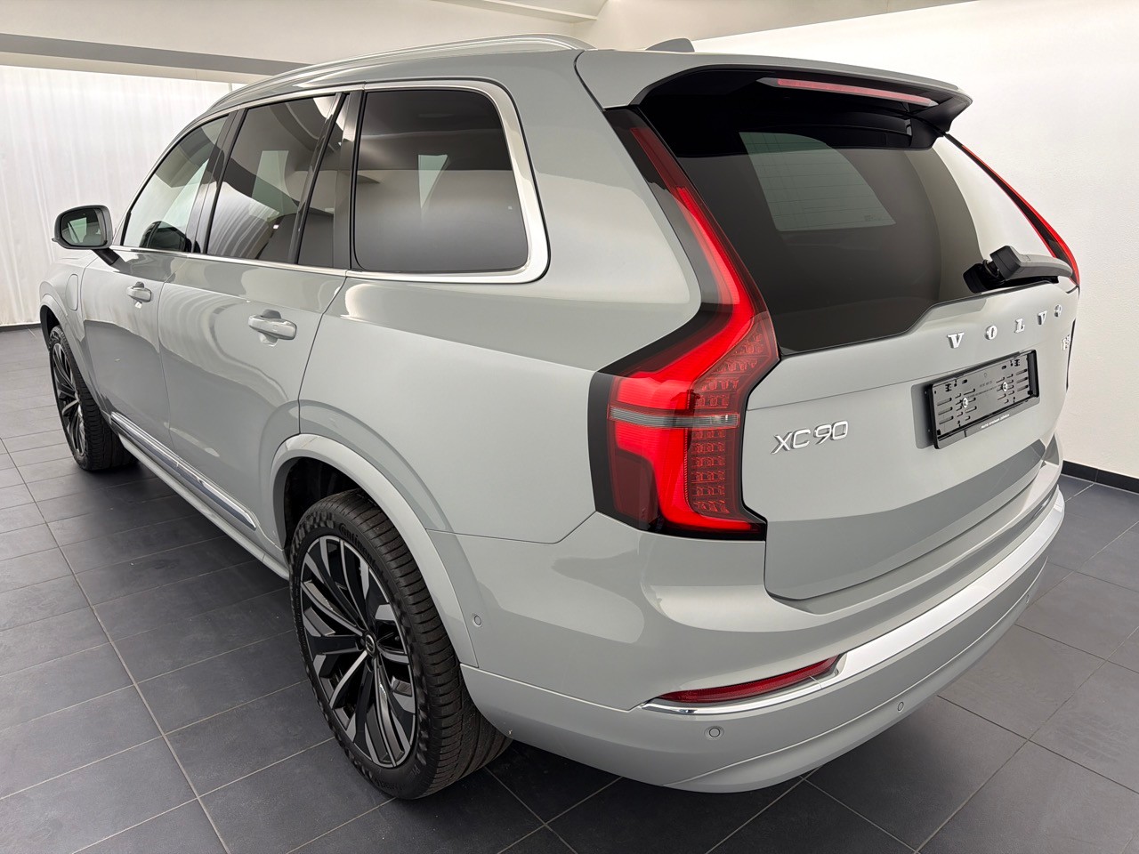 VOLVO XC90 T8 eAWD Plus Bright-image-1