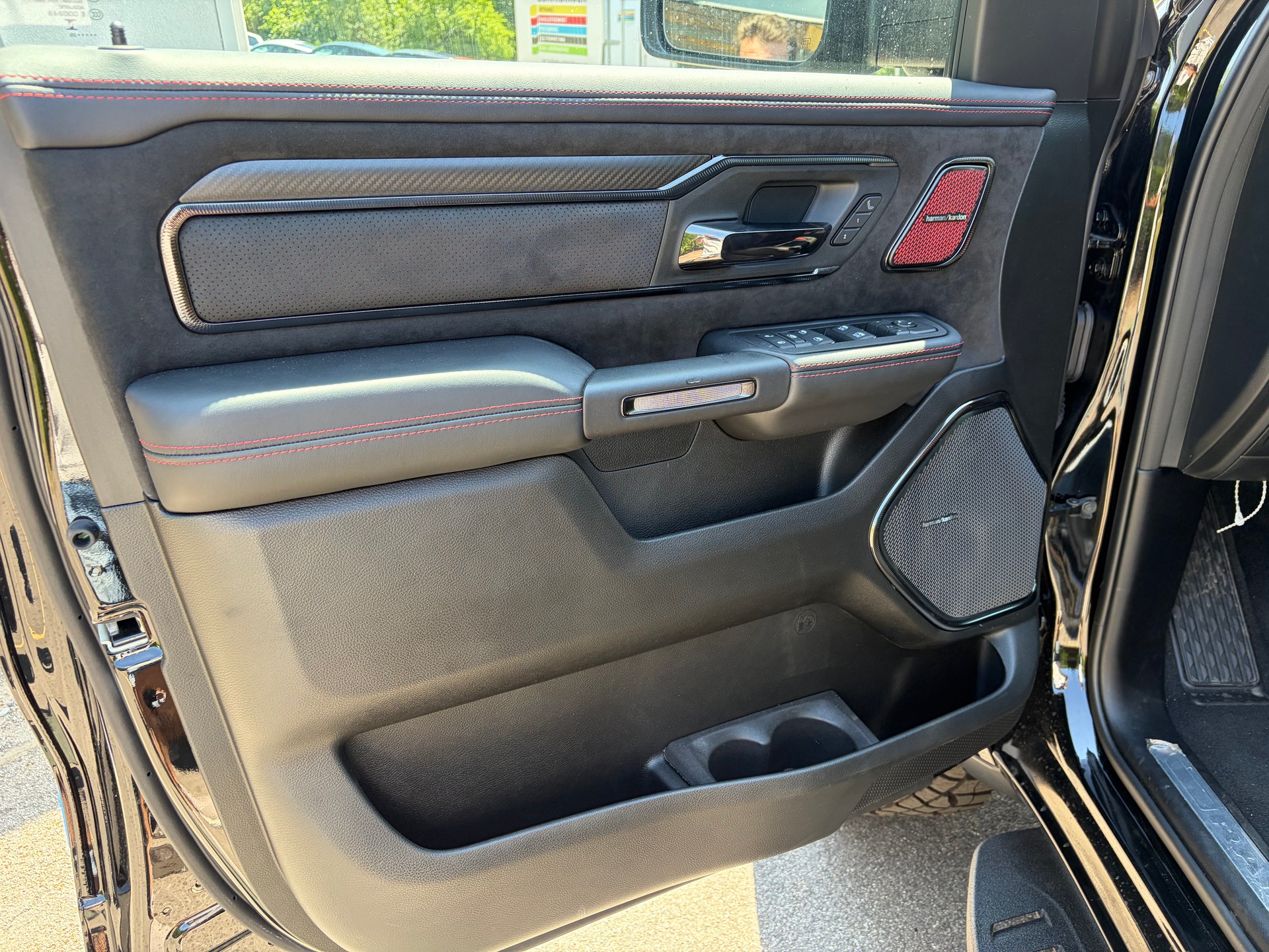 DODGE Ram 1500 RHO Crew Cab 3.0l Hurricane 4WD-image-3