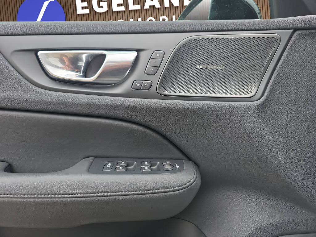 VOLVO V60 2.0 B4 Plus Dark-image-12