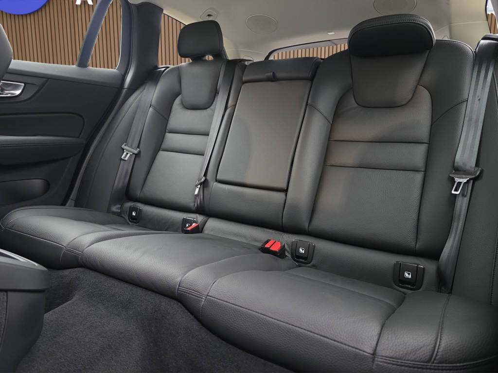 VOLVO V60 2.0 B4 Plus Dark-image-13