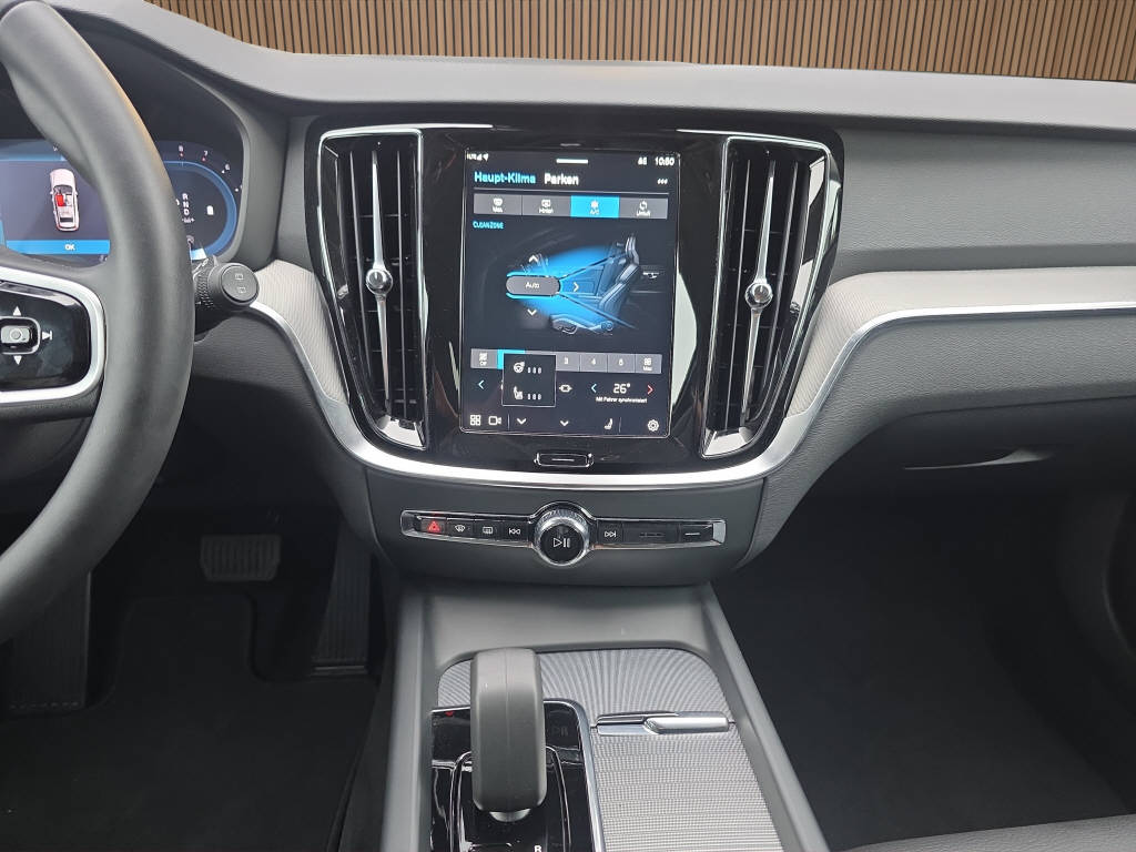 VOLVO V60 2.0 B4 Plus Dark-image-14