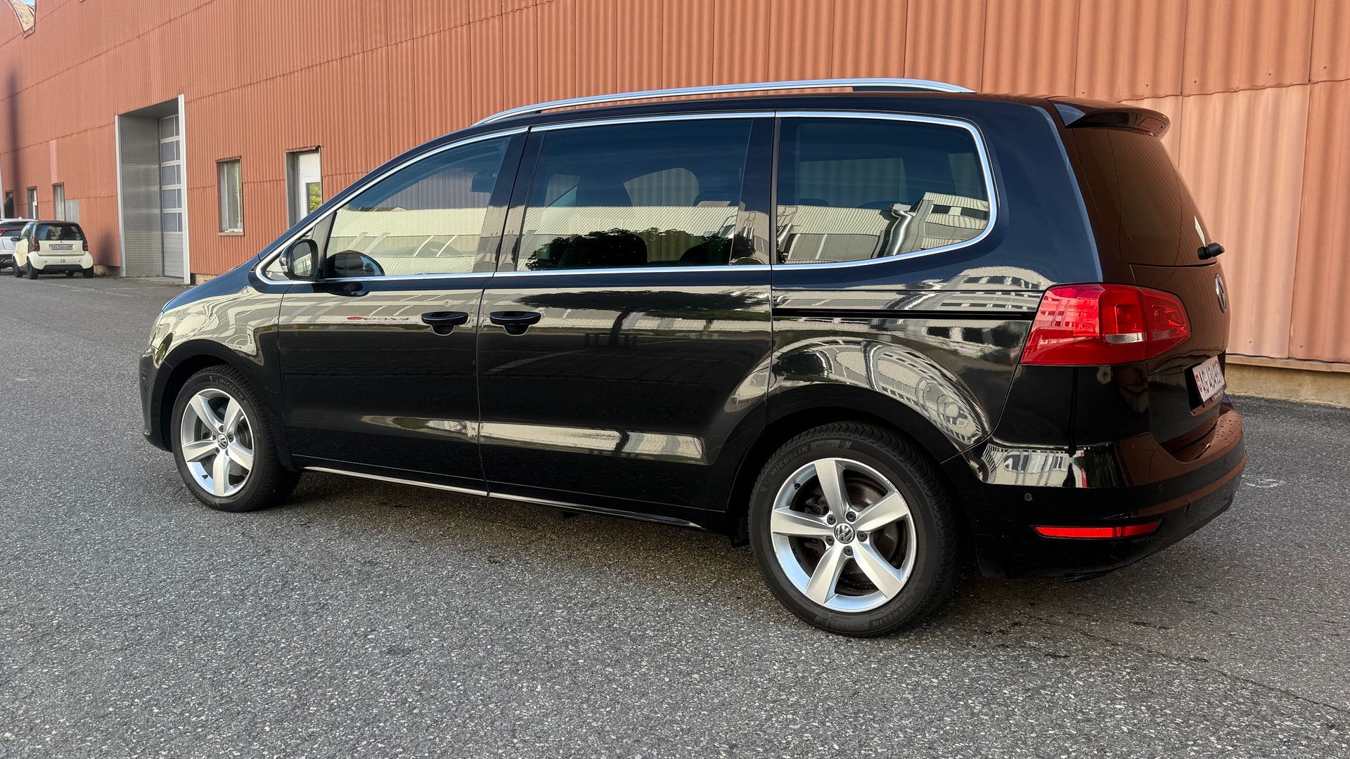 VW SHARAN-image-4