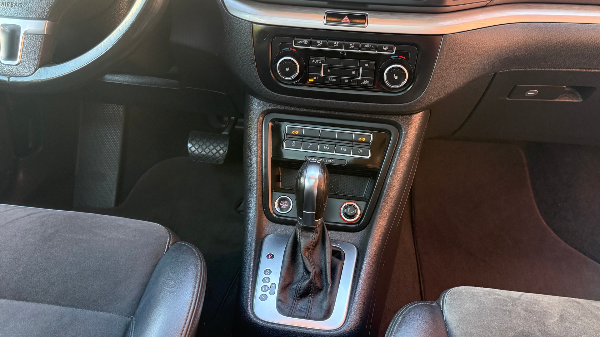 VW SHARAN-image-8