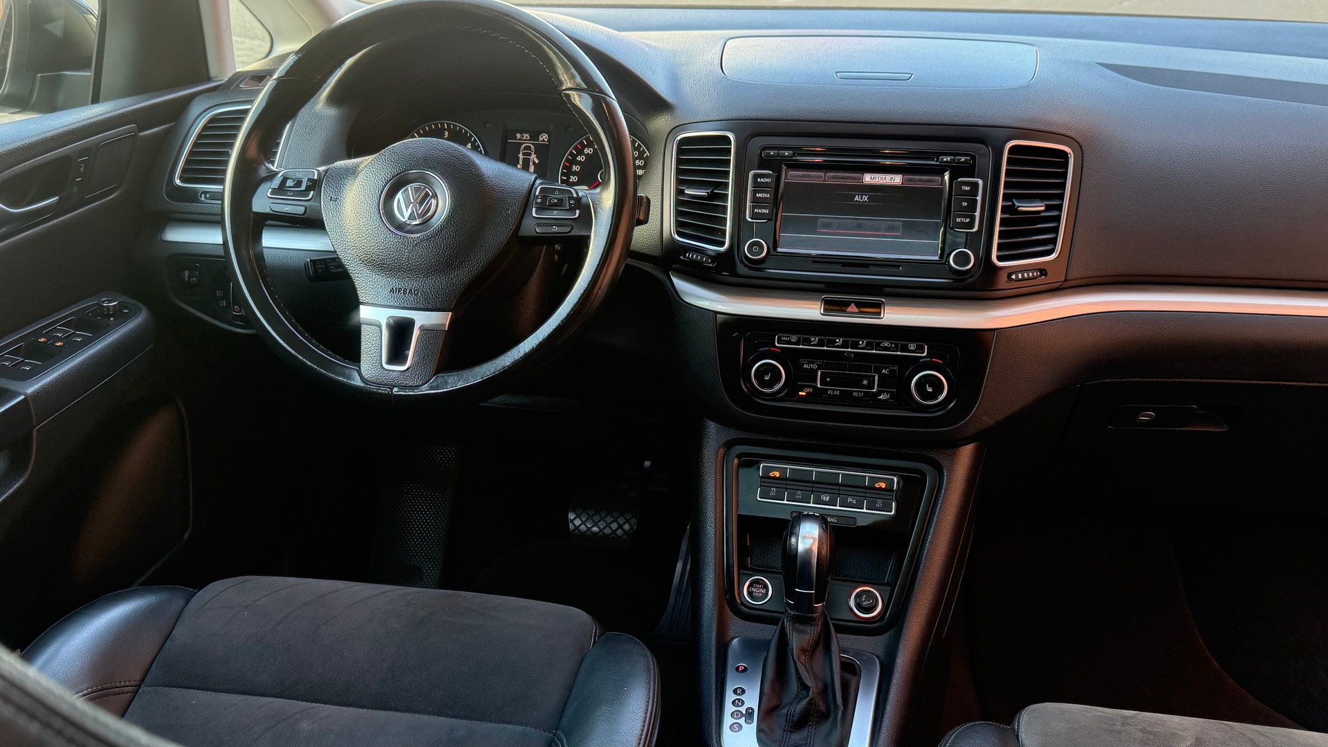 VW SHARAN-image-9