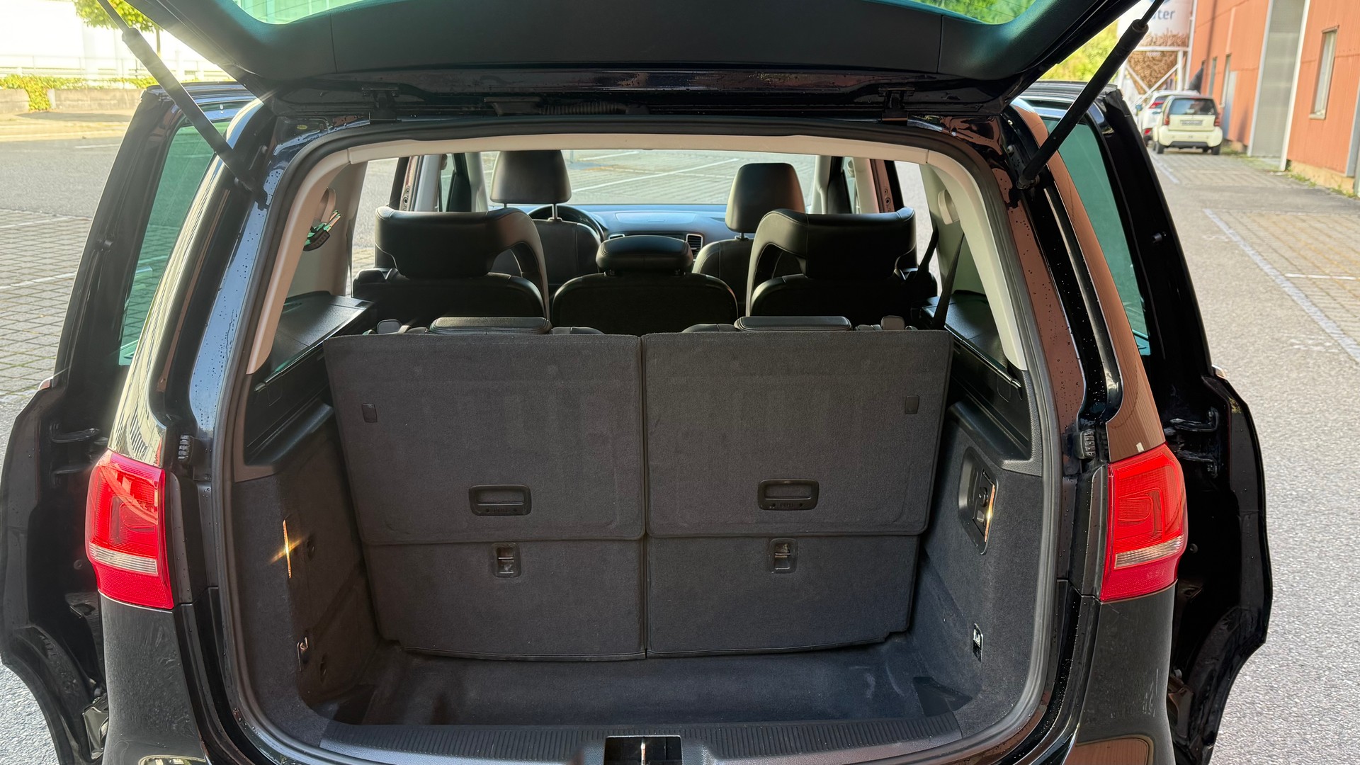 VW SHARAN-image-12