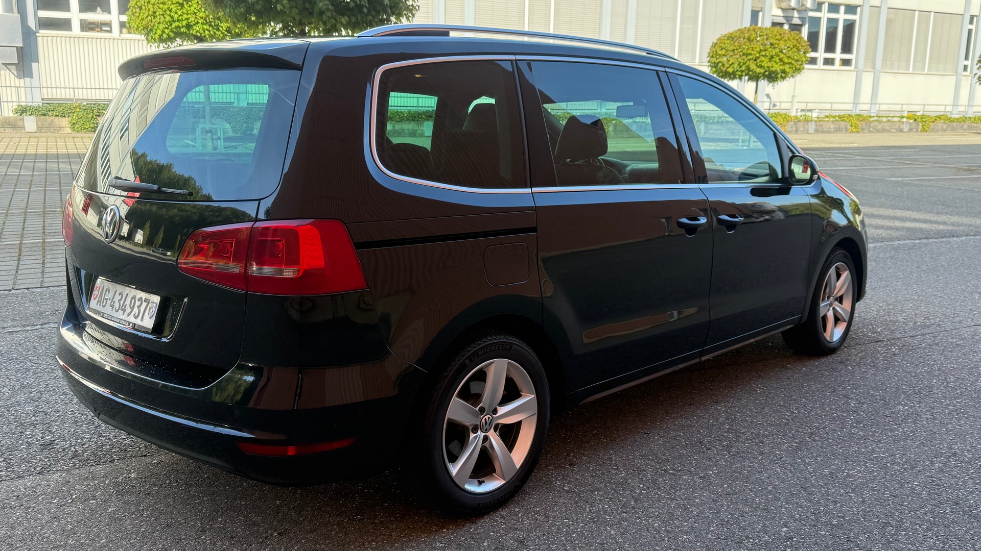 VW SHARAN-image-5