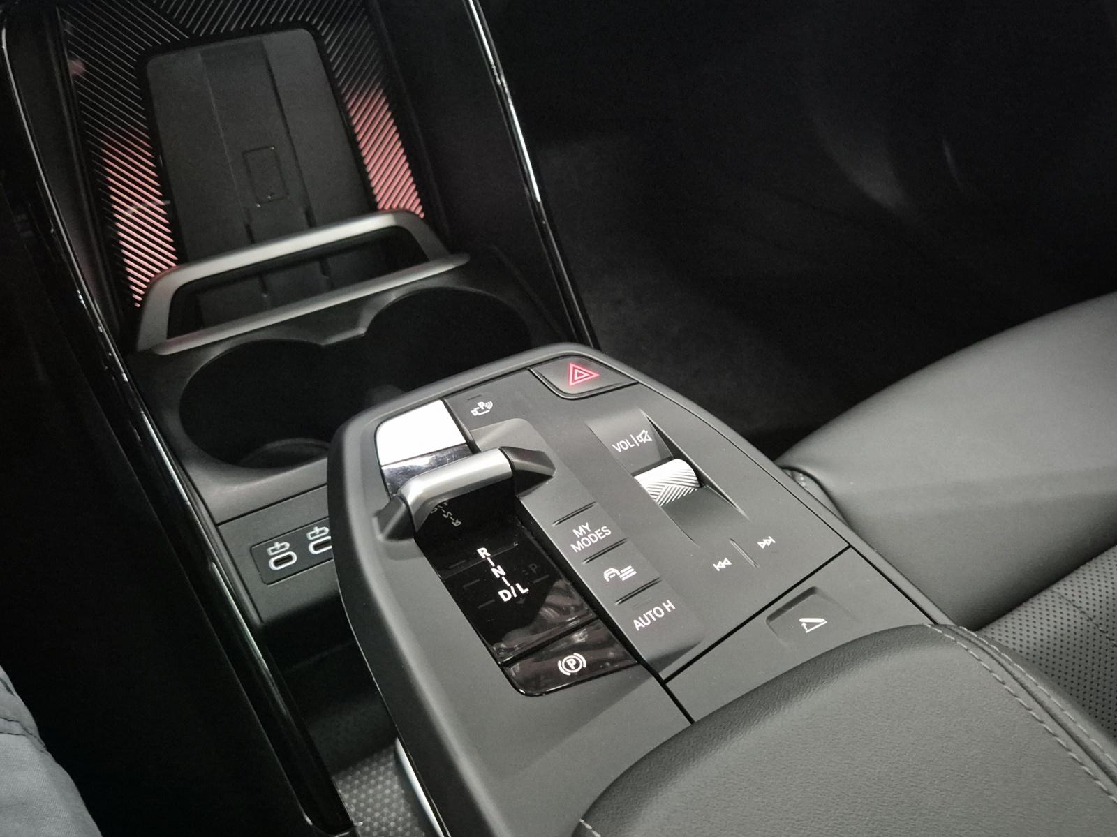 BMW 218d Active Tourer-image-16