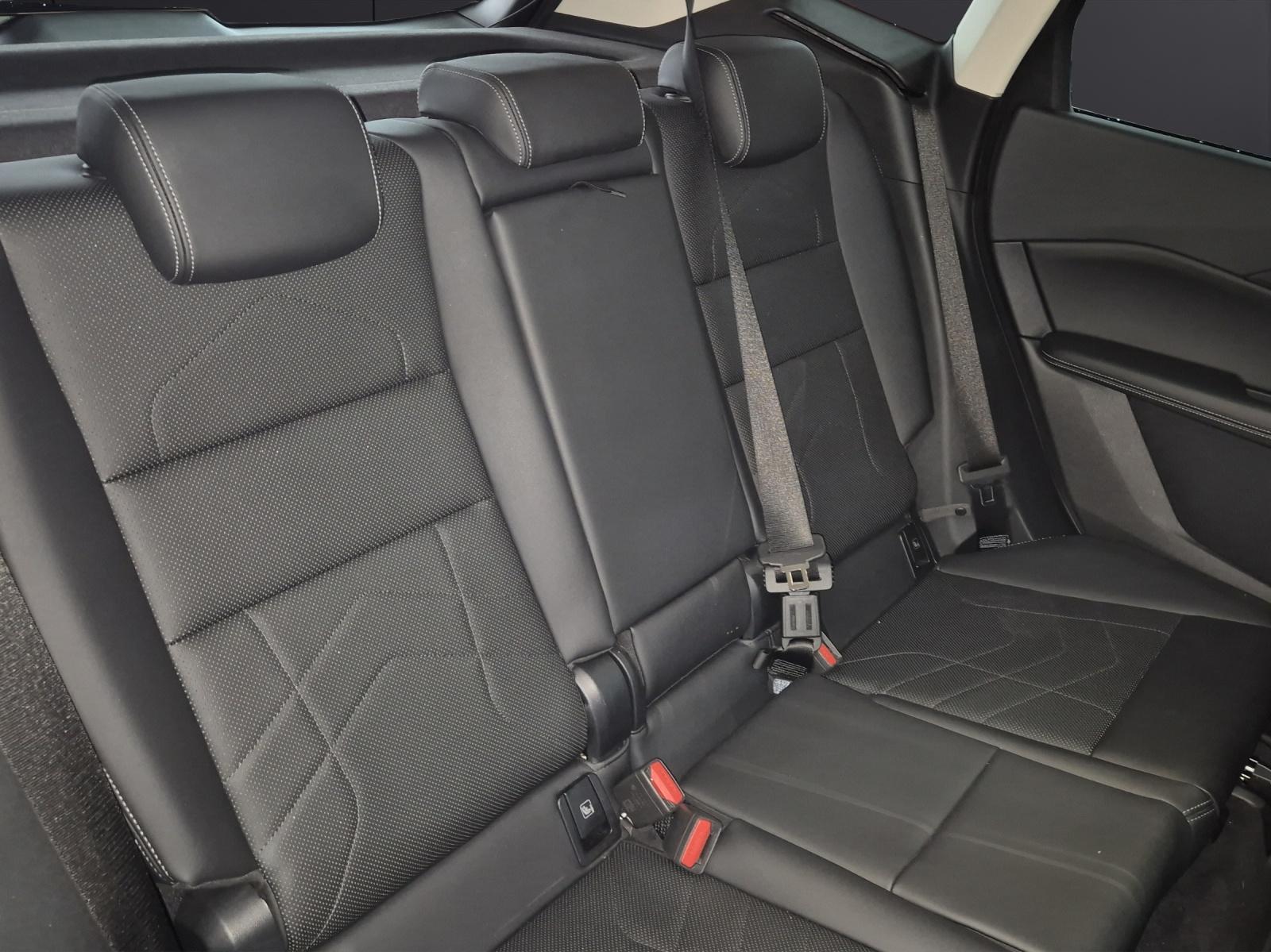 BMW 218d Active Tourer-image-11