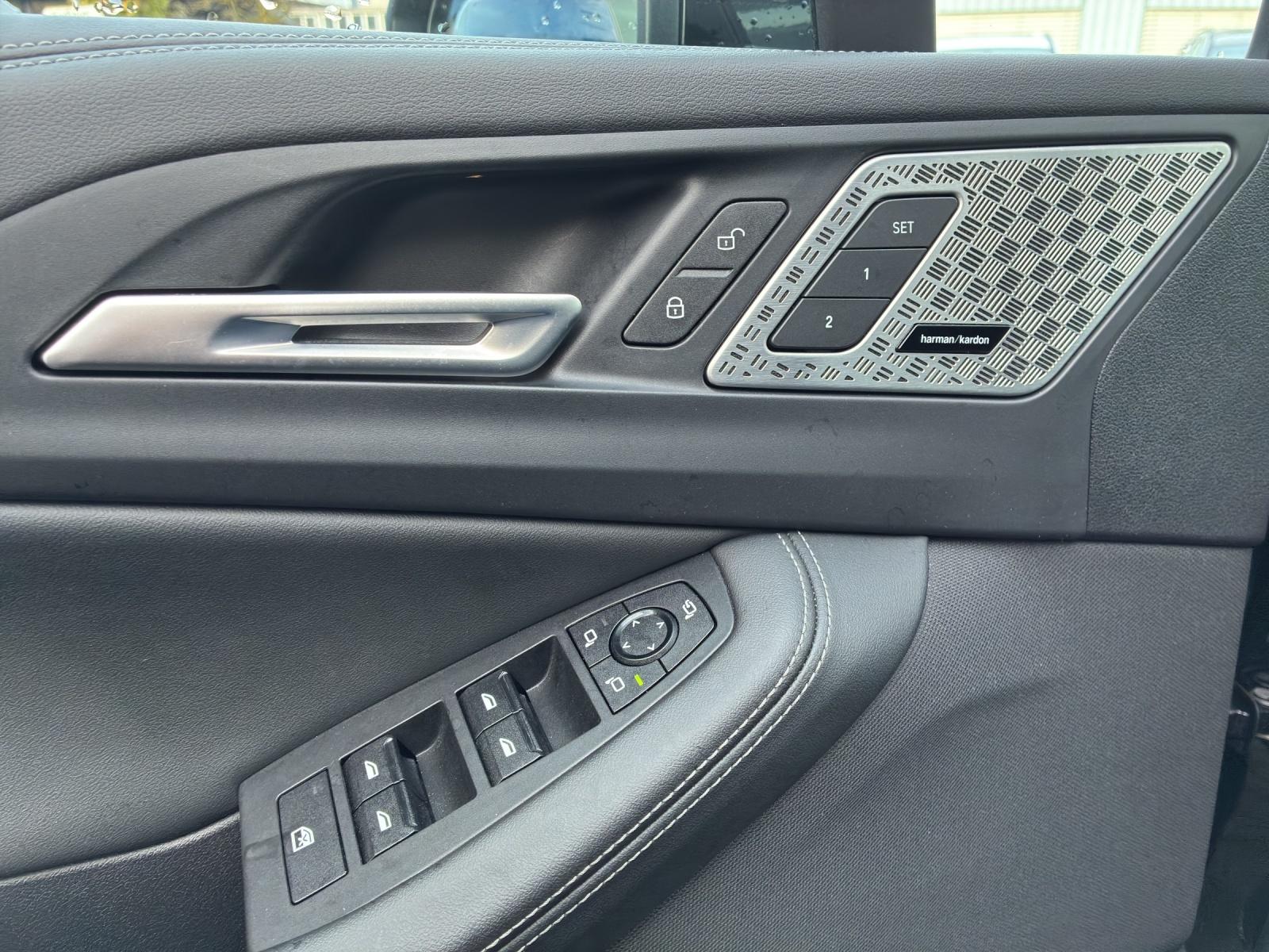 BMW 218d Active Tourer-image-19