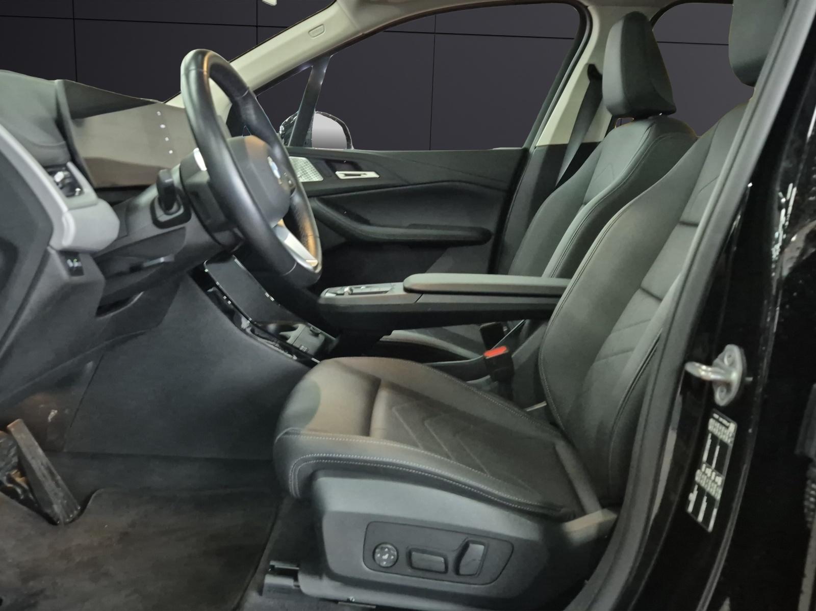 BMW 218d Active Tourer-image-1